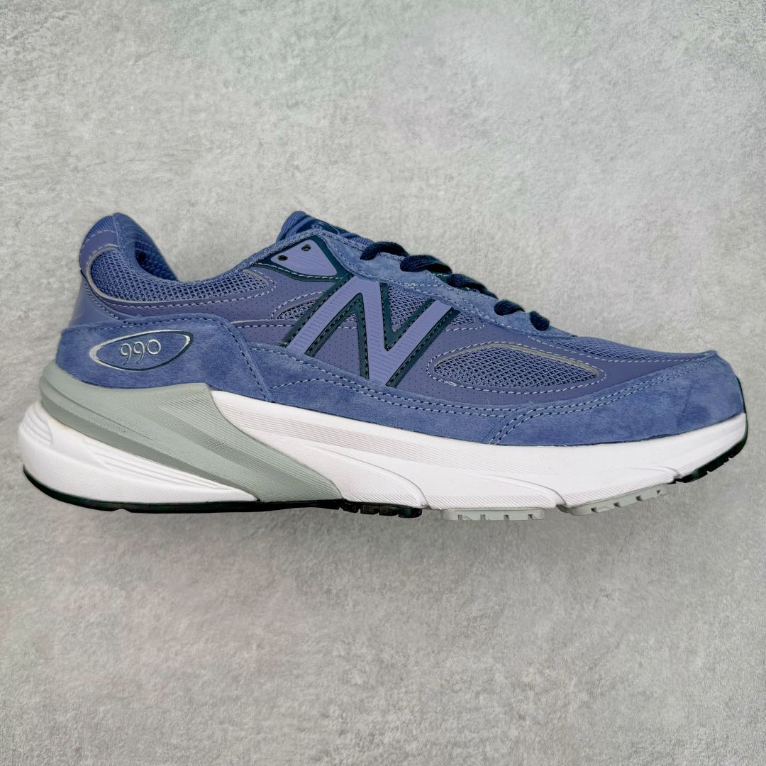 图片[3]-＃K版纯原 New Balance M990GL6 新百伦NB990V6 第六代总统复古慢跑鞋 这是一双极具现代感设计的复古跑鞋 990v6 鞋面大部分面积依旧采用麂皮和织物材质覆盖 从各种细节上看也还是有点 990v5 的影子 但相比 990v5 990v6 鞋面各种材质的拼接会更加复杂 这次 990v6 最大的改变相信大家应该也发现了 就是看上去貌似比 990v4 和 990v5 两代鞋款加起来还要厚的鞋底 其实这是 New Balance 首次采用的三重缓震组合鞋底 除了之前就有的 ABZORB 缓震科技和 ENCAP 中底 这次新加入了 FuelCell 缓震科技 看来舒适度和增高度 都要更上一层楼呀 990v6 的侧标 Logo 设计少见地没有印在绒面皮革上 而是置于网眼面料以及横跨鞋身的皮革织带之上 同时鞋舌上的标签设计并没有延用此前 990v4 和 990v5 采用的样式设计 而是采用了一种新的类似于三角徽章的设计 所以对于鞋款上的更新变化 既有延续经典的设计 也有创新性的改变 尺码：36 37 37.5 38 38.5 39 40 40.5 41.5 42 42.5 43 44 44.5 45-选品中心