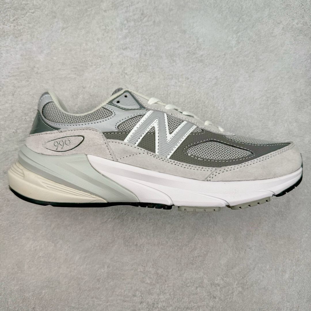 图片[8]-＃K版纯原 New Balance M990GL6 新百伦NB990V6 第六代总统复古慢跑鞋 这是一双极具现代感设计的复古跑鞋 990v6 鞋面大部分面积依旧采用麂皮和织物材质覆盖 从各种细节上看也还是有点 990v5 的影子 但相比 990v5 990v6 鞋面各种材质的拼接会更加复杂 这次 990v6 最大的改变相信大家应该也发现了 就是看上去貌似比 990v4 和 990v5 两代鞋款加起来还要厚的鞋底 其实这是 New Balance 首次采用的三重缓震组合鞋底 除了之前就有的 ABZORB 缓震科技和 ENCAP 中底 这次新加入了 FuelCell 缓震科技 看来舒适度和增高度 都要更上一层楼呀 990v6 的侧标 Logo 设计少见地没有印在绒面皮革上 而是置于网眼面料以及横跨鞋身的皮革织带之上 同时鞋舌上的标签设计并没有延用此前 990v4 和 990v5 采用的样式设计 而是采用了一种新的类似于三角徽章的设计 所以对于鞋款上的更新变化 既有延续经典的设计 也有创新性的改变 尺码：36 37 37.5 38 38.5 39 40 40.5 41.5 42 42.5 43 44 44.5 45-选品中心