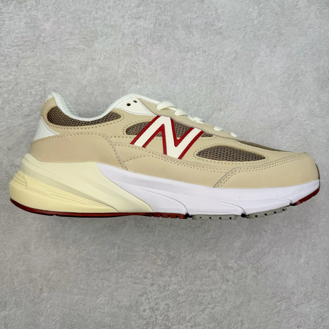 ＃K版纯原 New Balance M990GL6 新百伦NB990V6 第六代总统复古慢跑鞋 这是一双极具现代感设计的复古跑鞋 990v6 鞋面大部分面积依旧采用麂皮和织物材质覆盖 从各种细节上看也还是有点 990v5 的影子 但相比 990v5 990v6 鞋面各种材质的拼接会更加复杂 这次 990v6 最大的改变相信大家应该也发现了 就是看上去貌似比 990v4 和 990v5 两代鞋款加起来还要厚的鞋底 其实这是 New Balance 首次采用的三重缓震组合鞋底 除了之前就有的 ABZORB 缓震科技和 ENCAP 中底 这次新加入了 FuelCell 缓震科技 看来舒适度和增高度 都要更上一层楼呀 990v6 的侧标 Logo 设计少见地没有印在绒面皮革上 而是置于网眼面料以及横跨鞋身的皮革织带之上 同时鞋舌上的标签设计并没有延用此前 990v4 和 990v5 采用的样式设计 而是采用了一种新的类似于三角徽章的设计 所以对于鞋款上的更新变化 既有延续经典的设计 也有创新性的改变 尺码：36 37 37.5 38 38.5 39 40 40.5 41.5 42 42.5 43 44 44.5 45-选品中心