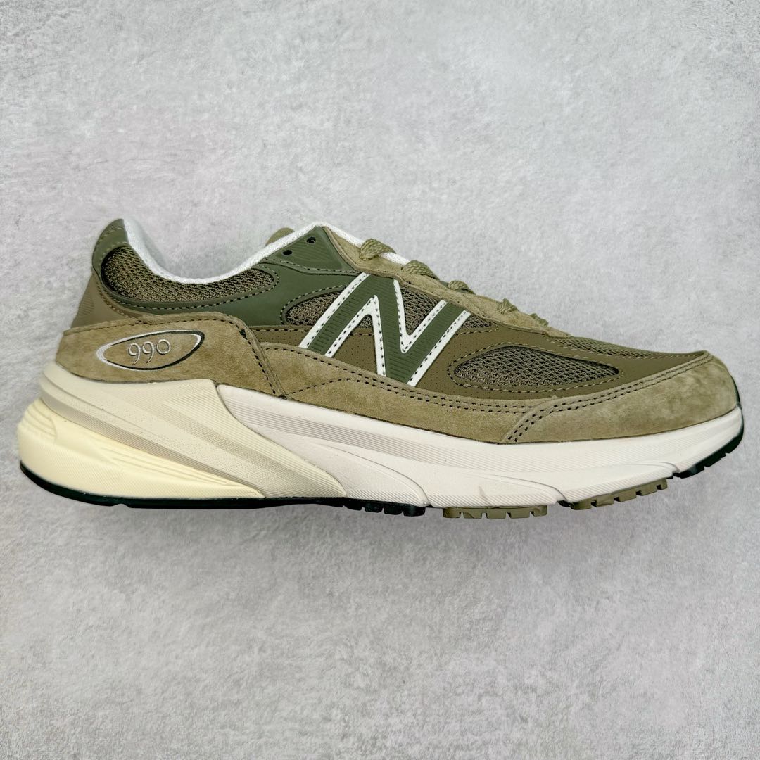 图片[9]-＃K版纯原 New Balance M990GL6 新百伦NB990V6 第六代总统复古慢跑鞋 这是一双极具现代感设计的复古跑鞋 990v6 鞋面大部分面积依旧采用麂皮和织物材质覆盖 从各种细节上看也还是有点 990v5 的影子 但相比 990v5 990v6 鞋面各种材质的拼接会更加复杂 这次 990v6 最大的改变相信大家应该也发现了 就是看上去貌似比 990v4 和 990v5 两代鞋款加起来还要厚的鞋底 其实这是 New Balance 首次采用的三重缓震组合鞋底 除了之前就有的 ABZORB 缓震科技和 ENCAP 中底 这次新加入了 FuelCell 缓震科技 看来舒适度和增高度 都要更上一层楼呀 990v6 的侧标 Logo 设计少见地没有印在绒面皮革上 而是置于网眼面料以及横跨鞋身的皮革织带之上 同时鞋舌上的标签设计并没有延用此前 990v4 和 990v5 采用的样式设计 而是采用了一种新的类似于三角徽章的设计 所以对于鞋款上的更新变化 既有延续经典的设计 也有创新性的改变 尺码：36 37 37.5 38 38.5 39 40 40.5 41.5 42 42.5 43 44 44.5 45-选品中心