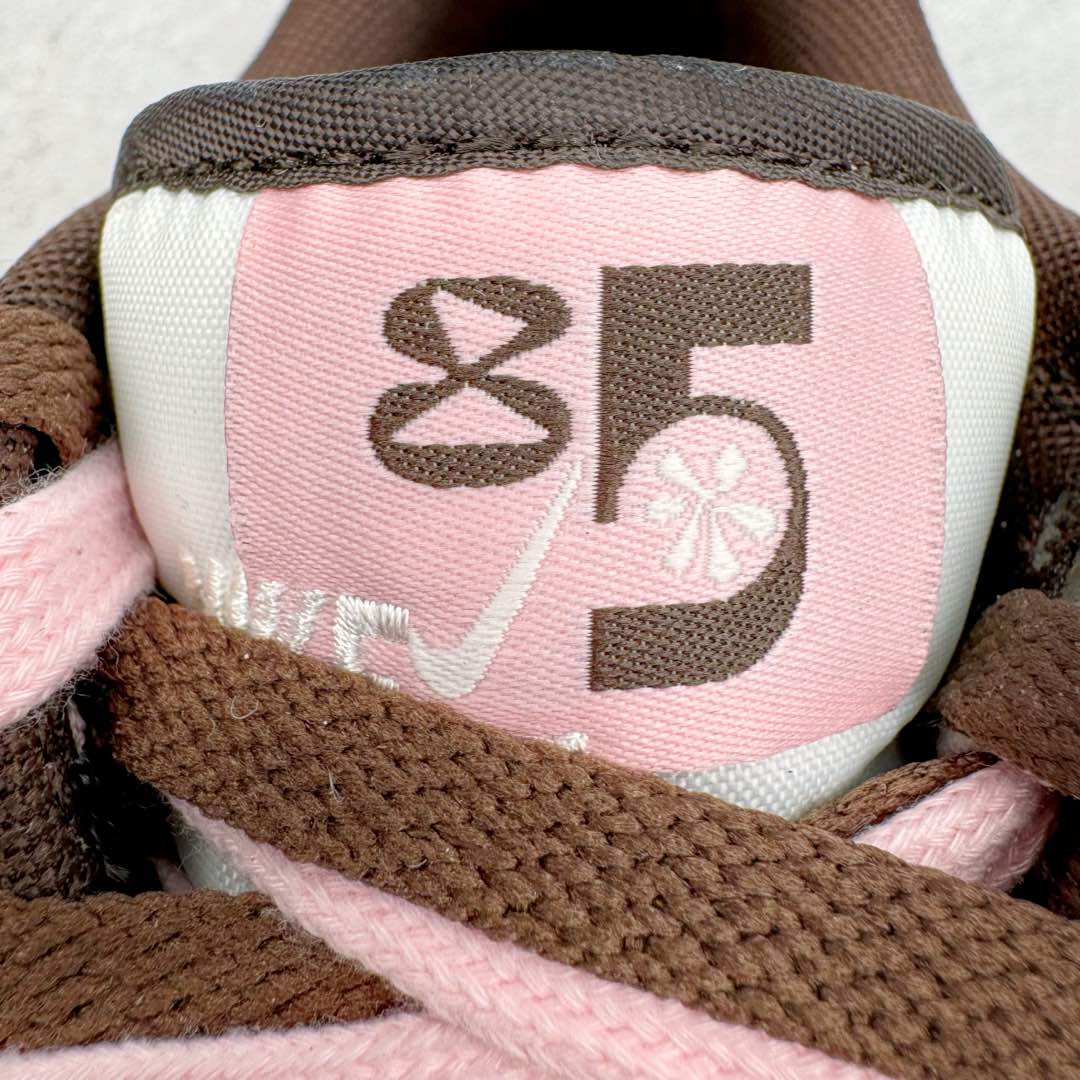 图片[13]-＃CS NK Dunk Low SE 85 双钩复古休闲板鞋 HV1799-161 口碑大厂出品 品控大底版型不断改良更新品质稳定 全套原纸板楦头开发 确保原汁原味 完美呈现DUNK版型 原厂玻璃冲刀 超高清洁度 全鞋零毛边皮料切割 采用绒面革材质 鞋身左右侧均配有皮革质双 Swoosh 兰色搭配上白色 85年纪念标放在鞋舌的位置 简洁干净的配色设计 绝对是日常出街上脚的不二选择 尺码：36 36.5 37.5 38 38.5 39 40 40.5 41 42 42.5 43 44 44.5 45 46-选品中心