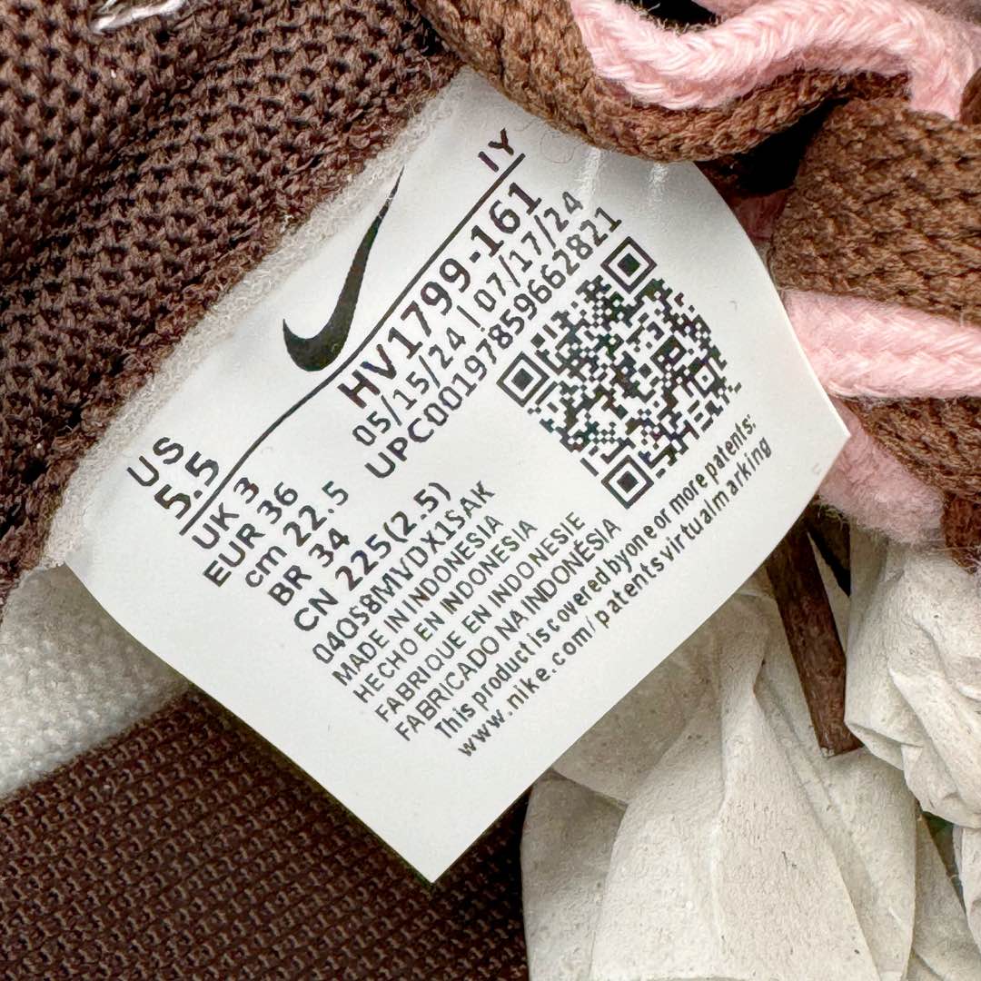 图片[11]-＃CS NK Dunk Low SE 85 双钩复古休闲板鞋 HV1799-161 口碑大厂出品 品控大底版型不断改良更新品质稳定 全套原纸板楦头开发 确保原汁原味 完美呈现DUNK版型 原厂玻璃冲刀 超高清洁度 全鞋零毛边皮料切割 采用绒面革材质 鞋身左右侧均配有皮革质双 Swoosh 兰色搭配上白色 85年纪念标放在鞋舌的位置 简洁干净的配色设计 绝对是日常出街上脚的不二选择 尺码：36 36.5 37.5 38 38.5 39 40 40.5 41 42 42.5 43 44 44.5 45 46-选品中心