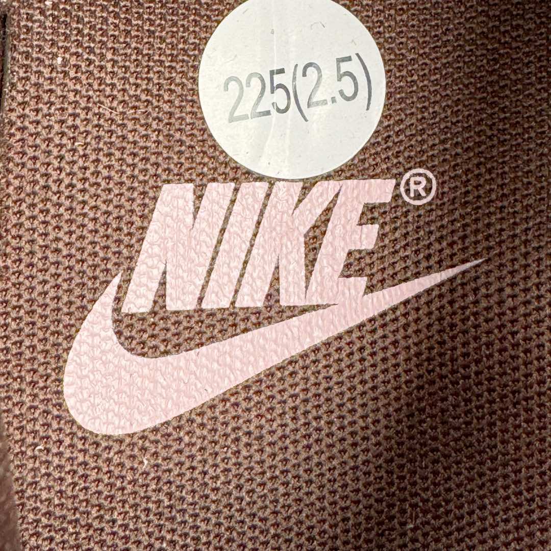 图片[12]-＃CS NK Dunk Low SE 85 双钩复古休闲板鞋 HV1799-161 口碑大厂出品 品控大底版型不断改良更新品质稳定 全套原纸板楦头开发 确保原汁原味 完美呈现DUNK版型 原厂玻璃冲刀 超高清洁度 全鞋零毛边皮料切割 采用绒面革材质 鞋身左右侧均配有皮革质双 Swoosh 兰色搭配上白色 85年纪念标放在鞋舌的位置 简洁干净的配色设计 绝对是日常出街上脚的不二选择 尺码：36 36.5 37.5 38 38.5 39 40 40.5 41 42 42.5 43 44 44.5 45 46-选品中心