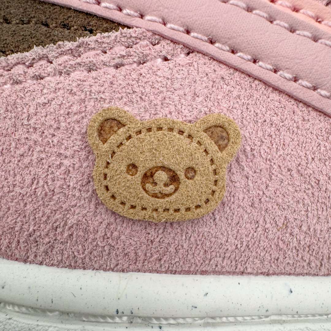 图片[16]-＃CS NK Dunk Low SE 85 双钩复古休闲板鞋 HV1799-161 口碑大厂出品 品控大底版型不断改良更新品质稳定 全套原纸板楦头开发 确保原汁原味 完美呈现DUNK版型 原厂玻璃冲刀 超高清洁度 全鞋零毛边皮料切割 采用绒面革材质 鞋身左右侧均配有皮革质双 Swoosh 兰色搭配上白色 85年纪念标放在鞋舌的位置 简洁干净的配色设计 绝对是日常出街上脚的不二选择 尺码：36 36.5 37.5 38 38.5 39 40 40.5 41 42 42.5 43 44 44.5 45 46-选品中心