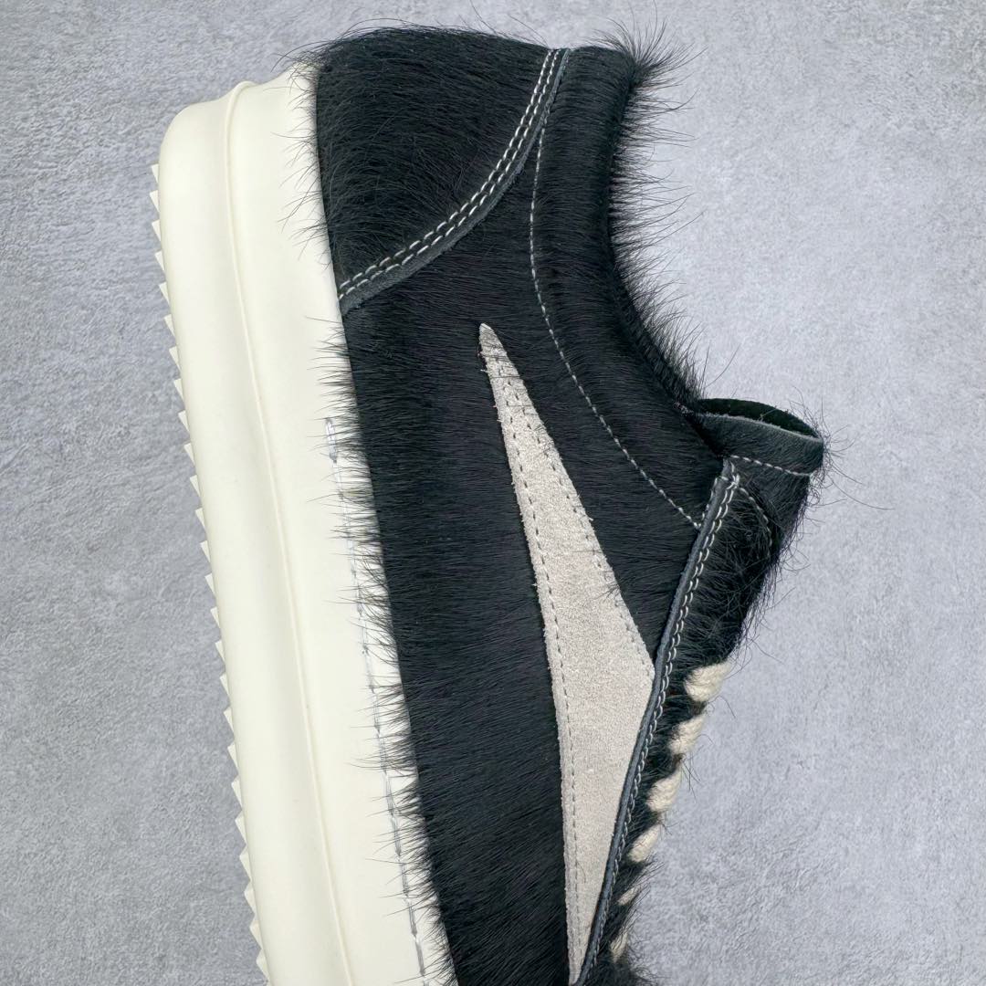 图片[6]-＃DG纯原 Rick Owens Drkshdw 瑞克·欧文斯低帮时尚运动板鞋 马毛黑白 二级市场已经7K以上 平台客户随意卖四位数 RO广东原厂出品 纯原天花板 原版一比一复刻 冲正绝不翻车 还原度达到百分之98以上 原楦开发纸版版型 ZP拆解原版1：1复模裁片纸版 力求做到0错位 这样才能达到和zp一致的鞋型味道 采用进口cnc数控机床开发对版独家tpu奶香大底 区别于市场所有版本 zp同源全头层粒面小牛皮 达到和zp一致手感 原厂进口细纹布 万邦订购原厂高弹粉红色海绵 内里搭配软质细腻羊皮 TPU高密度大底 软硬度透光度高已经测试和原版一致 尺码：36 37 38 39 40 41 42 43 44 45 46-选品中心