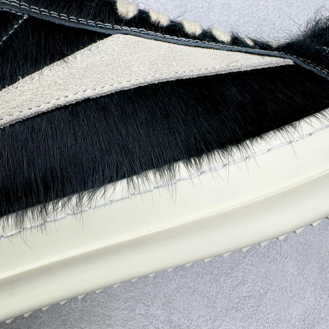 图片[23]-＃DG纯原 Rick Owens Drkshdw 瑞克·欧文斯低帮时尚运动板鞋 马毛黑白 二级市场已经7K以上 平台客户随意卖四位数 RO广东原厂出品 纯原天花板 原版一比一复刻 冲正绝不翻车 还原度达到百分之98以上 原楦开发纸版版型 ZP拆解原版1：1复模裁片纸版 力求做到0错位 这样才能达到和zp一致的鞋型味道 采用进口cnc数控机床开发对版独家tpu奶香大底 区别于市场所有版本 zp同源全头层粒面小牛皮 达到和zp一致手感 原厂进口细纹布 万邦订购原厂高弹粉红色海绵 内里搭配软质细腻羊皮 TPU高密度大底 软硬度透光度高已经测试和原版一致 尺码：36 37 38 39 40 41 42 43 44 45 46-选品中心
