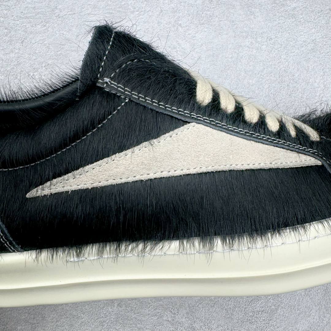 图片[22]-＃DG纯原 Rick Owens Drkshdw 瑞克·欧文斯低帮时尚运动板鞋 马毛黑白 二级市场已经7K以上 平台客户随意卖四位数 RO广东原厂出品 纯原天花板 原版一比一复刻 冲正绝不翻车 还原度达到百分之98以上 原楦开发纸版版型 ZP拆解原版1：1复模裁片纸版 力求做到0错位 这样才能达到和zp一致的鞋型味道 采用进口cnc数控机床开发对版独家tpu奶香大底 区别于市场所有版本 zp同源全头层粒面小牛皮 达到和zp一致手感 原厂进口细纹布 万邦订购原厂高弹粉红色海绵 内里搭配软质细腻羊皮 TPU高密度大底 软硬度透光度高已经测试和原版一致 尺码：36 37 38 39 40 41 42 43 44 45 46-选品中心