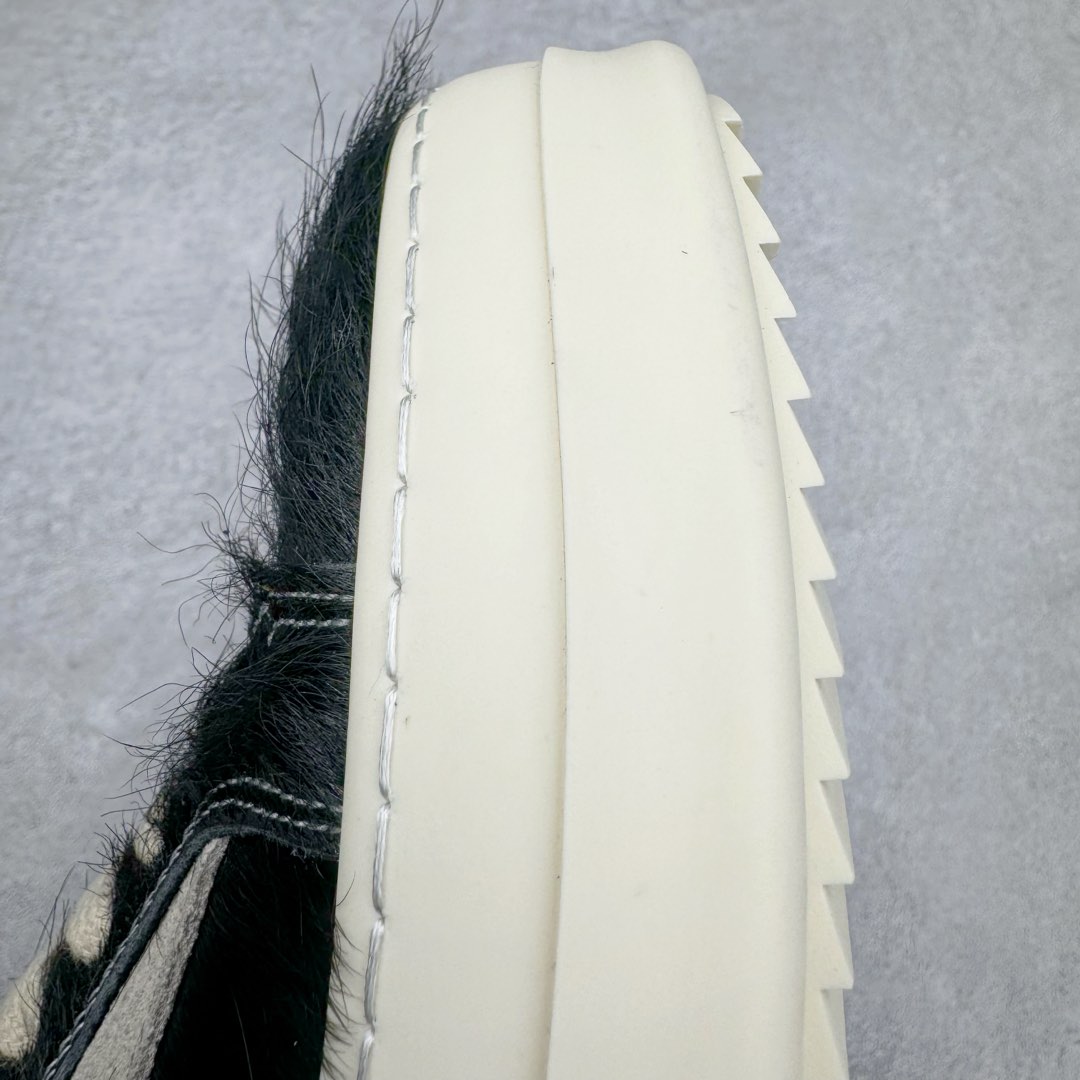 图片[16]-＃DG纯原 Rick Owens Drkshdw 瑞克·欧文斯低帮时尚运动板鞋 马毛黑白 二级市场已经7K以上 平台客户随意卖四位数 RO广东原厂出品 纯原天花板 原版一比一复刻 冲正绝不翻车 还原度达到百分之98以上 原楦开发纸版版型 ZP拆解原版1：1复模裁片纸版 力求做到0错位 这样才能达到和zp一致的鞋型味道 采用进口cnc数控机床开发对版独家tpu奶香大底 区别于市场所有版本 zp同源全头层粒面小牛皮 达到和zp一致手感 原厂进口细纹布 万邦订购原厂高弹粉红色海绵 内里搭配软质细腻羊皮 TPU高密度大底 软硬度透光度高已经测试和原版一致 尺码：36 37 38 39 40 41 42 43 44 45 46-选品中心