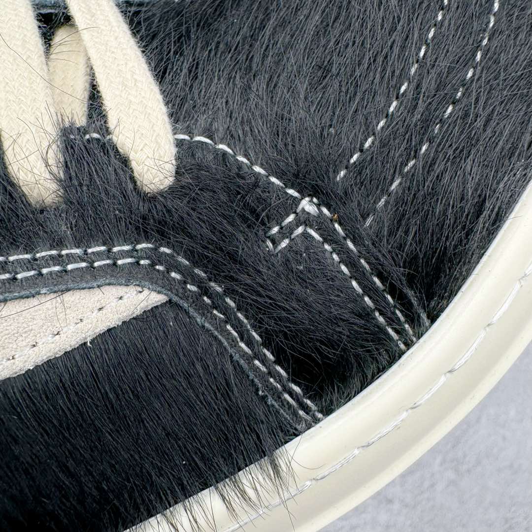 图片[18]-＃DG纯原 Rick Owens Drkshdw 瑞克·欧文斯低帮时尚运动板鞋 马毛黑白 二级市场已经7K以上 平台客户随意卖四位数 RO广东原厂出品 纯原天花板 原版一比一复刻 冲正绝不翻车 还原度达到百分之98以上 原楦开发纸版版型 ZP拆解原版1：1复模裁片纸版 力求做到0错位 这样才能达到和zp一致的鞋型味道 采用进口cnc数控机床开发对版独家tpu奶香大底 区别于市场所有版本 zp同源全头层粒面小牛皮 达到和zp一致手感 原厂进口细纹布 万邦订购原厂高弹粉红色海绵 内里搭配软质细腻羊皮 TPU高密度大底 软硬度透光度高已经测试和原版一致 尺码：36 37 38 39 40 41 42 43 44 45 46-选品中心