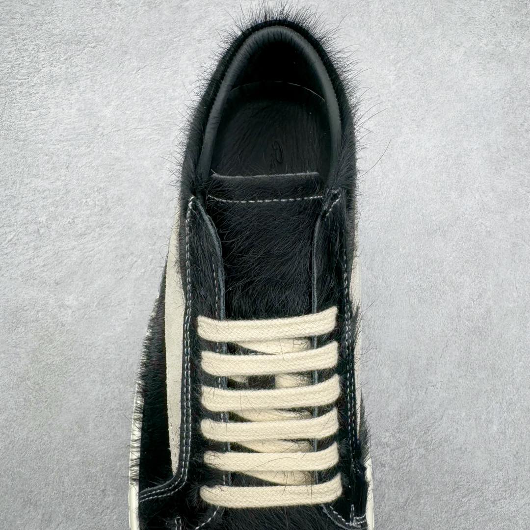 图片[5]-＃DG纯原 Rick Owens Drkshdw 瑞克·欧文斯低帮时尚运动板鞋 马毛黑白 二级市场已经7K以上 平台客户随意卖四位数 RO广东原厂出品 纯原天花板 原版一比一复刻 冲正绝不翻车 还原度达到百分之98以上 原楦开发纸版版型 ZP拆解原版1：1复模裁片纸版 力求做到0错位 这样才能达到和zp一致的鞋型味道 采用进口cnc数控机床开发对版独家tpu奶香大底 区别于市场所有版本 zp同源全头层粒面小牛皮 达到和zp一致手感 原厂进口细纹布 万邦订购原厂高弹粉红色海绵 内里搭配软质细腻羊皮 TPU高密度大底 软硬度透光度高已经测试和原版一致 尺码：36 37 38 39 40 41 42 43 44 45 46-选品中心