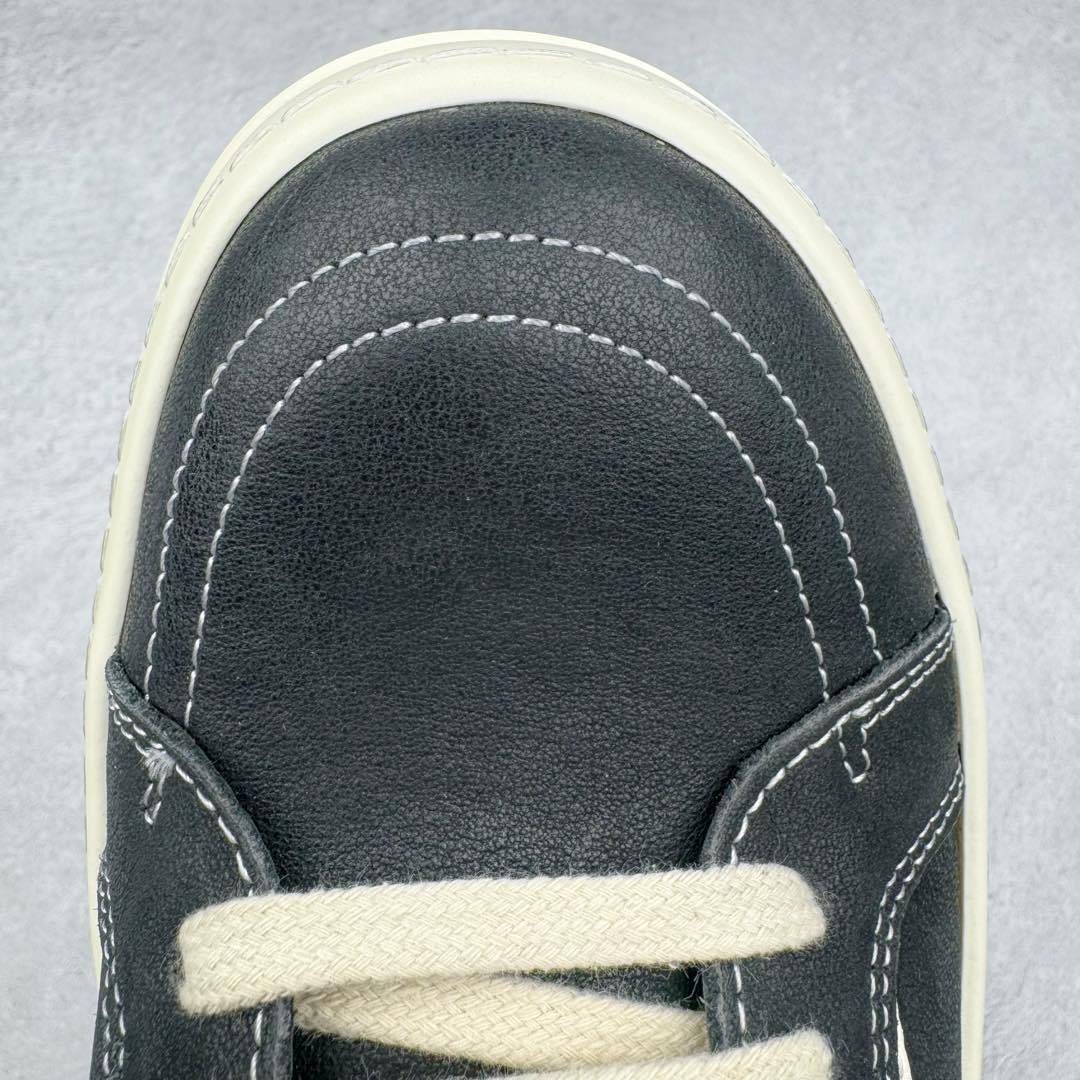 图片[21]-＃DG纯原 Rick Owens Drkshdw 瑞克·欧文斯低帮时尚运动板鞋 油腊皮黑白 二级市场已经7K以上 平台客户随意卖四位数 RO广东原厂出品 纯原天花板 原版一比一复刻 冲正绝不翻车 还原度达到百分之98以上 原楦开发纸版版型 ZP拆解原版1：1复模裁片纸版 力求做到0错位 这样才能达到和zp一致的鞋型味道 采用进口cnc数控机床开发对版独家tpu奶香大底 区别于市场所有版本 zp同源全头层粒面小牛皮 达到和zp一致手感 原厂进口细纹布 万邦订购原厂高弹粉红色海绵 内里搭配软质细腻羊皮 TPU高密度大底 软硬度透光度高已经测试和原版一致 尺码：36 37 38 39 40 41 42 43 44 45 46-选品中心