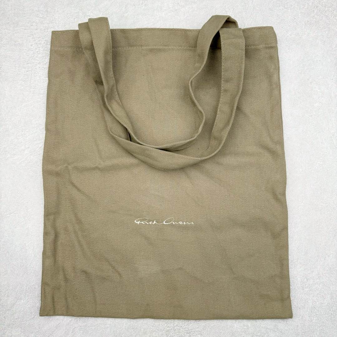 图片[10]-＃DG纯原 Rick Owens Drkshdw 瑞克·欧文斯低帮时尚运动板鞋 油腊皮黑白 二级市场已经7K以上 平台客户随意卖四位数 RO广东原厂出品 纯原天花板 原版一比一复刻 冲正绝不翻车 还原度达到百分之98以上 原楦开发纸版版型 ZP拆解原版1：1复模裁片纸版 力求做到0错位 这样才能达到和zp一致的鞋型味道 采用进口cnc数控机床开发对版独家tpu奶香大底 区别于市场所有版本 zp同源全头层粒面小牛皮 达到和zp一致手感 原厂进口细纹布 万邦订购原厂高弹粉红色海绵 内里搭配软质细腻羊皮 TPU高密度大底 软硬度透光度高已经测试和原版一致 尺码：36 37 38 39 40 41 42 43 44 45 46-选品中心