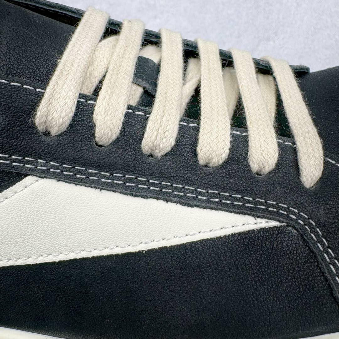 图片[18]-＃DG纯原 Rick Owens Drkshdw 瑞克·欧文斯低帮时尚运动板鞋 油腊皮黑白 二级市场已经7K以上 平台客户随意卖四位数 RO广东原厂出品 纯原天花板 原版一比一复刻 冲正绝不翻车 还原度达到百分之98以上 原楦开发纸版版型 ZP拆解原版1：1复模裁片纸版 力求做到0错位 这样才能达到和zp一致的鞋型味道 采用进口cnc数控机床开发对版独家tpu奶香大底 区别于市场所有版本 zp同源全头层粒面小牛皮 达到和zp一致手感 原厂进口细纹布 万邦订购原厂高弹粉红色海绵 内里搭配软质细腻羊皮 TPU高密度大底 软硬度透光度高已经测试和原版一致 尺码：36 37 38 39 40 41 42 43 44 45 46-选品中心