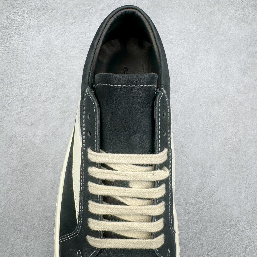 图片[5]-＃DG纯原 Rick Owens Drkshdw 瑞克·欧文斯低帮时尚运动板鞋 油腊皮黑白 二级市场已经7K以上 平台客户随意卖四位数 RO广东原厂出品 纯原天花板 原版一比一复刻 冲正绝不翻车 还原度达到百分之98以上 原楦开发纸版版型 ZP拆解原版1：1复模裁片纸版 力求做到0错位 这样才能达到和zp一致的鞋型味道 采用进口cnc数控机床开发对版独家tpu奶香大底 区别于市场所有版本 zp同源全头层粒面小牛皮 达到和zp一致手感 原厂进口细纹布 万邦订购原厂高弹粉红色海绵 内里搭配软质细腻羊皮 TPU高密度大底 软硬度透光度高已经测试和原版一致 尺码：36 37 38 39 40 41 42 43 44 45 46-选品中心