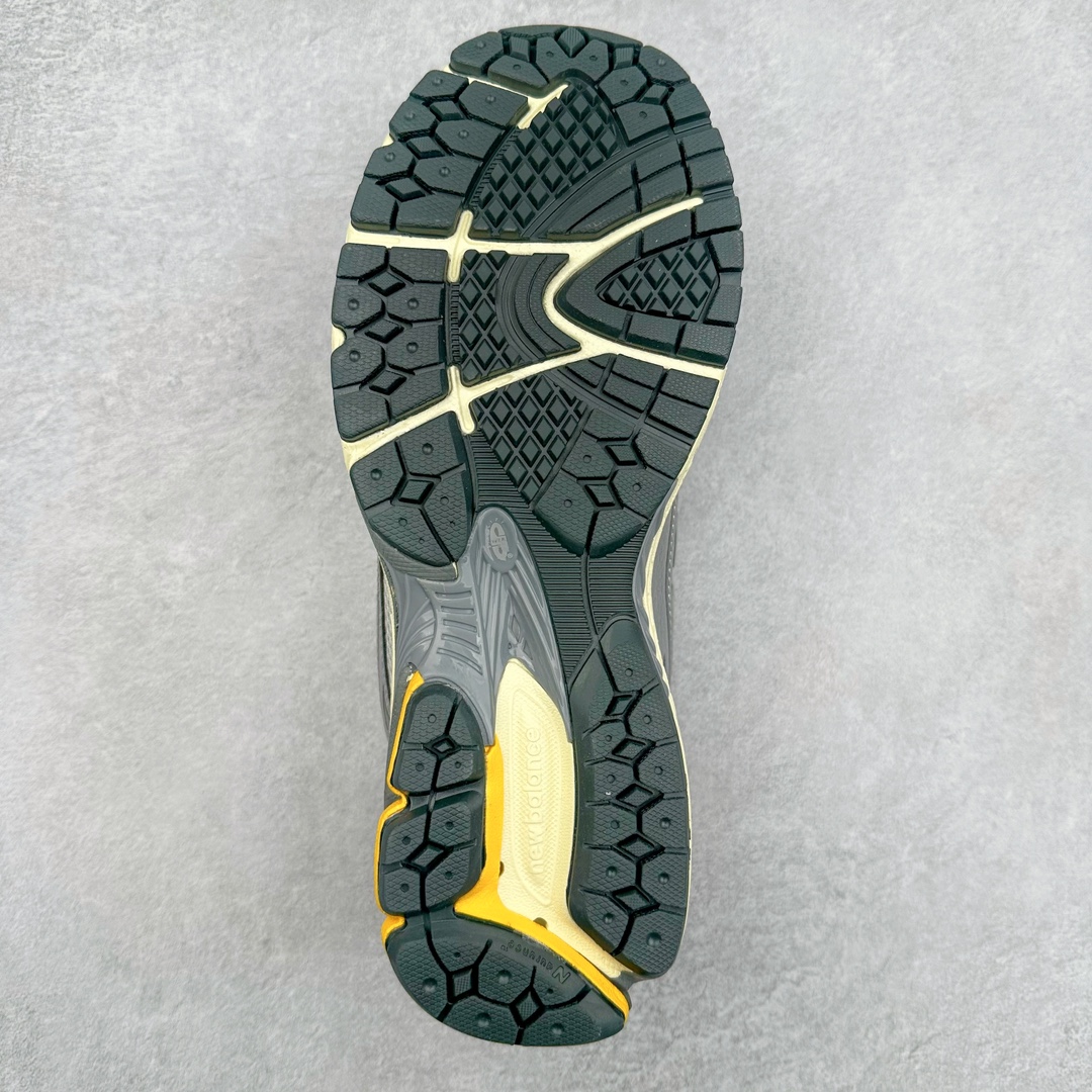 图片[9]-＃M3纯原 New Balance M1906R NB新百伦系列复古老爹风休闲运动慢跑鞋 日韩出口特供订单 全网最全配色 配套商长期套现长期补货 全新货品 正常出厂触屏不到的单价 超级跑量款 全套原楦原纸板原厂数据开发 进口三明治网面 原装进口翻毛皮料正确绒感卡色 正确中底拉帮中底网布细节 采用轻质牛剖革拼接透气网眼衬垫织物鞋面材质 T-Beam大底提供足步弓支撑 保持步态稳定 后跟搭载外露缓震胶 鞋身整体以各种深浅不一的灰色覆盖 鞋头以淡蓝色调装饰 网眼衬垫通过不规律的色块实现做旧的美感 泛黄的鞋底更是进一步增添了复古气息 尺码：36 37 37.5 38 38.5 39.5 40 40.5 41.5 42 42.5 43 44 45-选品中心