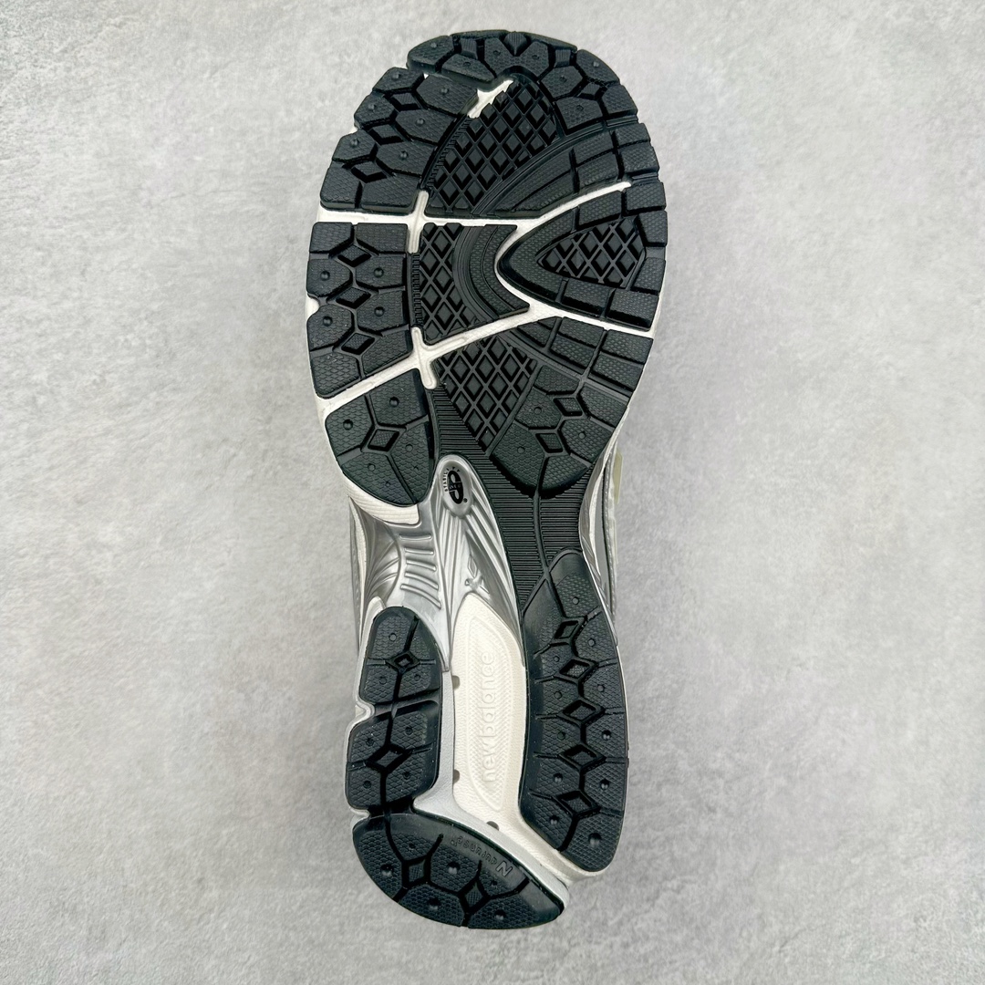 图片[9]-＃M3纯原 New Balance M1906R NB新百伦系列复古老爹风休闲运动慢跑鞋 日韩出口特供订单 全网最全配色 配套商长期套现长期补货 全新货品 正常出厂触屏不到的单价 超级跑量款 全套原楦原纸板原厂数据开发 进口三明治网面 原装进口翻毛皮料正确绒感卡色 正确中底拉帮中底网布细节 采用轻质牛剖革拼接透气网眼衬垫织物鞋面材质 T-Beam大底提供足步弓支撑 保持步态稳定 后跟搭载外露缓震胶 鞋身整体以各种深浅不一的灰色覆盖 鞋头以淡蓝色调装饰 网眼衬垫通过不规律的色块实现做旧的美感 泛黄的鞋底更是进一步增添了复古气息 尺码：36 37 37.5 38 38.5 39.5 40 40.5 41.5 42 42.5 43 44 45-选品中心