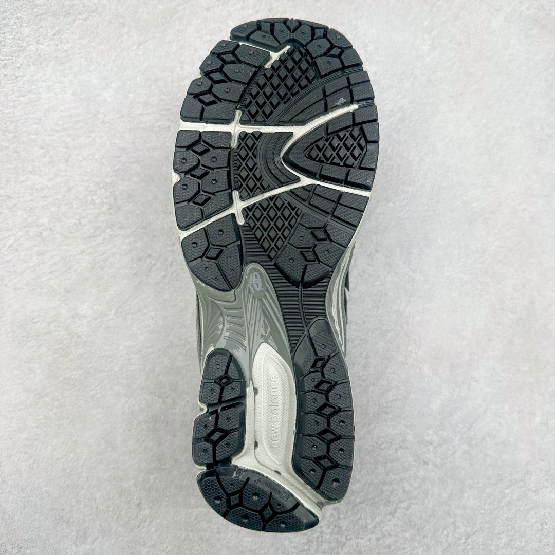 图片[9]-＃M3纯原 New Balance M1906R NB新百伦系列复古老爹风休闲运动慢跑鞋 日韩出口特供订单 全网最全配色 配套商长期套现长期补货 全新货品 正常出厂触屏不到的单价 超级跑量款 全套原楦原纸板原厂数据开发 进口三明治网面 原装进口翻毛皮料正确绒感卡色 正确中底拉帮中底网布细节 采用轻质牛剖革拼接透气网眼衬垫织物鞋面材质 T-Beam大底提供足步弓支撑 保持步态稳定 后跟搭载外露缓震胶 鞋身整体以各种深浅不一的灰色覆盖 鞋头以淡蓝色调装饰 网眼衬垫通过不规律的色块实现做旧的美感 泛黄的鞋底更是进一步增添了复古气息 尺码：36 37 37.5 38 38.5 39.5 40 40.5 41.5 42 42.5 43 44 45-选品中心