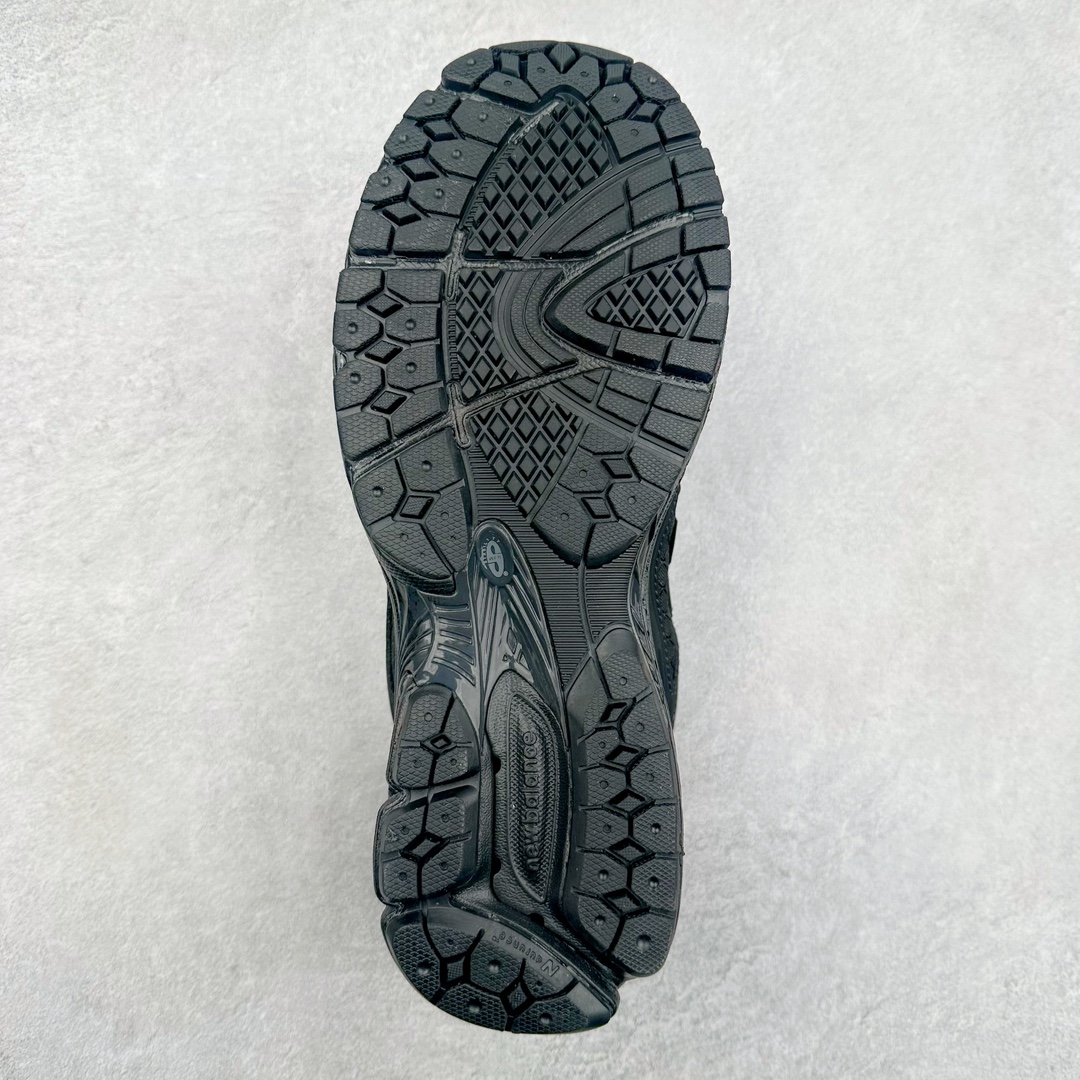 图片[9]-＃M3纯原 New Balance M1906R NB新百伦系列复古老爹风休闲运动慢跑鞋 日韩出口特供订单 全网最全配色 配套商长期套现长期补货 全新货品 正常出厂触屏不到的单价 超级跑量款 全套原楦原纸板原厂数据开发 进口三明治网面 原装进口翻毛皮料正确绒感卡色 正确中底拉帮中底网布细节 采用轻质牛剖革拼接透气网眼衬垫织物鞋面材质 T-Beam大底提供足步弓支撑 保持步态稳定 后跟搭载外露缓震胶 鞋身整体以各种深浅不一的灰色覆盖 鞋头以淡蓝色调装饰 网眼衬垫通过不规律的色块实现做旧的美感 泛黄的鞋底更是进一步增添了复古气息 尺码：36 37 37.5 38 38.5 39.5 40 40.5 41.5 42 42.5 43 44 45-选品中心