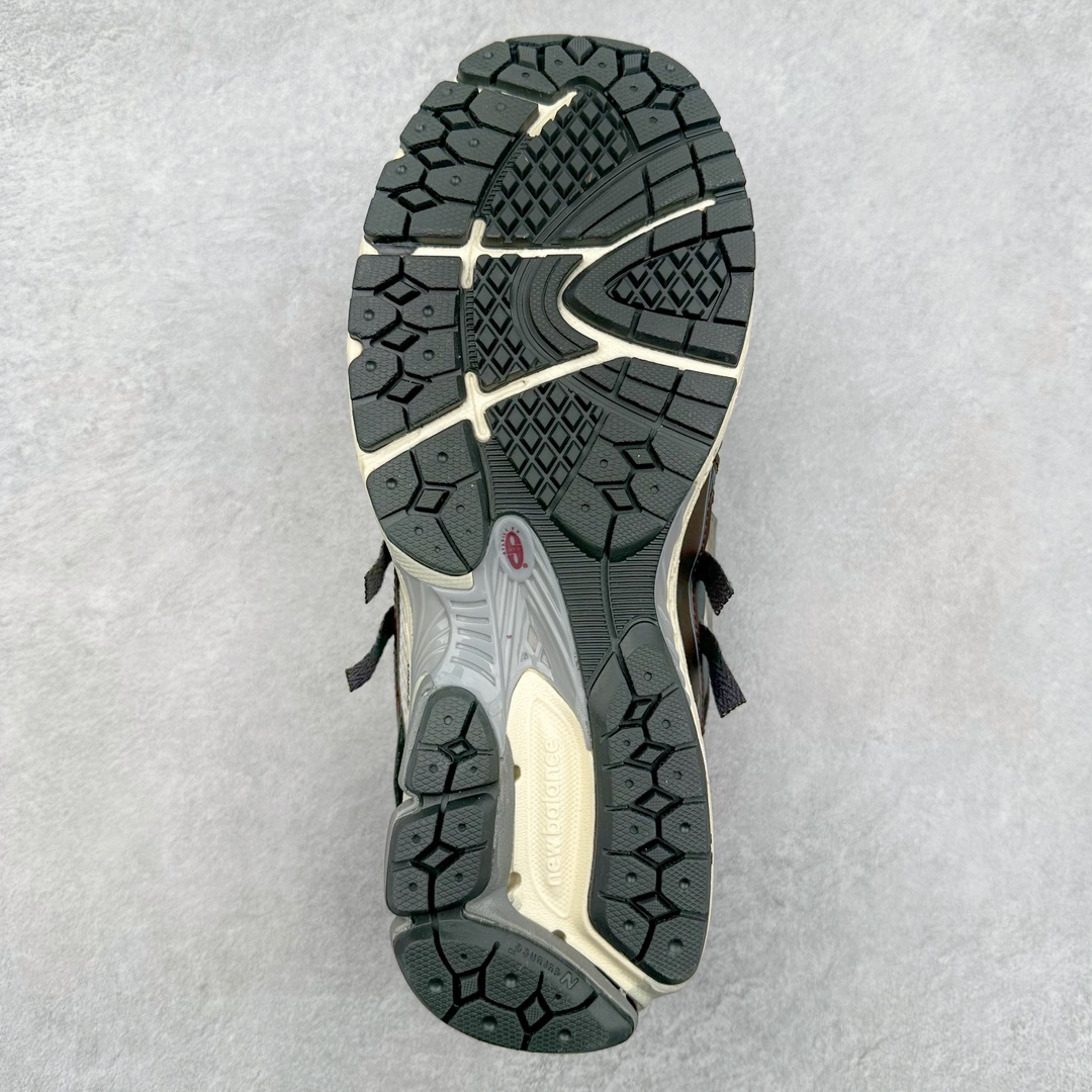 图片[9]-＃M3纯原 New Balance M1906R NB新百伦系列复古老爹风休闲运动慢跑鞋 日韩出口特供订单 全网最全配色 配套商长期套现长期补货 全新货品 正常出厂触屏不到的单价 超级跑量款 全套原楦原纸板原厂数据开发 进口三明治网面 原装进口翻毛皮料正确绒感卡色 正确中底拉帮中底网布细节 采用轻质牛剖革拼接透气网眼衬垫织物鞋面材质 T-Beam大底提供足步弓支撑 保持步态稳定 后跟搭载外露缓震胶 鞋身整体以各种深浅不一的灰色覆盖 鞋头以淡蓝色调装饰 网眼衬垫通过不规律的色块实现做旧的美感 泛黄的鞋底更是进一步增添了复古气息 尺码：36 37 37.5 38 38.5 39.5 40 40.5 41.5 42 42.5 43 44 45-选品中心