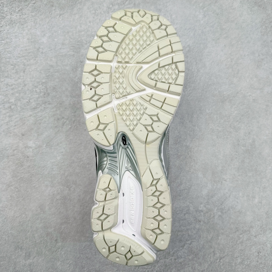 图片[9]-＃M3纯原 New Balance M1906R NB新百伦系列复古老爹风休闲运动慢跑鞋 日韩出口特供订单 全网最全配色 配套商长期套现长期补货 全新货品 正常出厂触屏不到的单价 超级跑量款 全套原楦原纸板原厂数据开发 进口三明治网面 原装进口翻毛皮料正确绒感卡色 正确中底拉帮中底网布细节 采用轻质牛剖革拼接透气网眼衬垫织物鞋面材质 T-Beam大底提供足步弓支撑 保持步态稳定 后跟搭载外露缓震胶 鞋身整体以各种深浅不一的灰色覆盖 鞋头以淡蓝色调装饰 网眼衬垫通过不规律的色块实现做旧的美感 泛黄的鞋底更是进一步增添了复古气息 尺码：36 37 37.5 38 38.5 39.5 40 40.5 41.5 42 42.5 43 44 45-选品中心