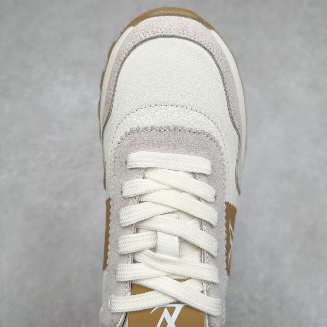 图片[4]-Louis Vuitton LV路易威登休闲文化运动板鞋系列 广东大厂品质 舒适轻泡大底和百搭性霸屏整个时尚娱乐圈，细节调整完美主义！鞋面采用进口头层小牛皮搭配头层磨砂牛皮材质 独家开模轻泡大底， 侧边采用3D打印标志性Logo 尽显贵族时尚气息，台湾进口小牛皮挂皮内里，配带正品全套包装。尺码：39 40 41 42 43 44（皮鞋码）-选品中心