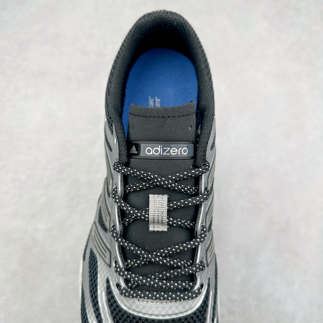 图片[5]-AD Adizero Aruku 全新跑鞋 JQ5658 以永动机为灵感的前卫造型 以及时下流行的厚底设定 让人无比期待 “Aruku” 在日文中是行走的意思 昭示了这是一双定位于大众日常训练或慢跑的鞋款 黑、白、红三色的撞色外观 搭配街头感、现代感十足的鞋面线条勾勒 格外引人注目 搭配丰沛的全新 Swirlfoam 泡棉厚底 虽然不像顶级竞速跑鞋那般极致 但也将日常舒适和时尚颜值平衡到位 尺码：36 36.5 37.5 38 38.5 39 40 40.5 41 42 42.5 43 44 44.5 45-选品中心