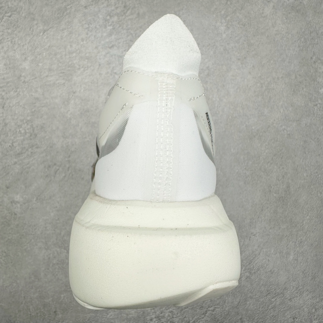 图片[8]-AD Adizero Eva SL M 零度进化版系列低帮轻便透气竞速休闲运动慢跑鞋 IH5564 相信大家对去年 adidas 横空出世的「顶级超跑」adiZero Adios Pro EVO 1 记忆犹新！不仅登顶阿迪史上最轻跑鞋宝座，更在接下来的全球马拉松赛事中，持续书写着惊人成绩，被网友戏称新一代「阿迪神鞋」全网刷屏！极简设计语言与强烈速度感和存在感的鞋侧三线，让人过目不忘，特别种草！其中定位于中长跑训练的 adidas Adizero Evo SL，整体外观造型与 adiZero Adios Pro EVO 1 非常相似。中底配置方面搭载全掌 Lightstrike Pro，鞋面采用透气网面示人，契合日常训练鞋的定位，更加耐用。外底给到了马牌橡胶，及类似上代竞速旗舰 adidas Adizero Adios Pro 3 区域分布。整体看下来无论是外观的鲜明辨识度，还是配置的扎实程度都很顶。尺码：36 36⅔ 37⅓ 38 38⅔ 39⅓ 40 40⅔ 41⅓ 42 42⅔ 43⅓ 44 45-选品中心