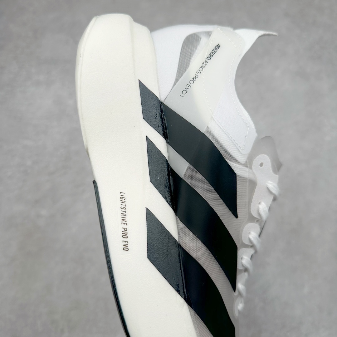 图片[6]-AD Adizero Eva SL M 零度进化版系列低帮轻便透气竞速休闲运动慢跑鞋 IH5564 相信大家对去年 adidas 横空出世的「顶级超跑」adiZero Adios Pro EVO 1 记忆犹新！不仅登顶阿迪史上最轻跑鞋宝座，更在接下来的全球马拉松赛事中，持续书写着惊人成绩，被网友戏称新一代「阿迪神鞋」全网刷屏！极简设计语言与强烈速度感和存在感的鞋侧三线，让人过目不忘，特别种草！其中定位于中长跑训练的 adidas Adizero Evo SL，整体外观造型与 adiZero Adios Pro EVO 1 非常相似。中底配置方面搭载全掌 Lightstrike Pro，鞋面采用透气网面示人，契合日常训练鞋的定位，更加耐用。外底给到了马牌橡胶，及类似上代竞速旗舰 adidas Adizero Adios Pro 3 区域分布。整体看下来无论是外观的鲜明辨识度，还是配置的扎实程度都很顶。尺码：36 36⅔ 37⅓ 38 38⅔ 39⅓ 40 40⅔ 41⅓ 42 42⅔ 43⅓ 44 45-选品中心