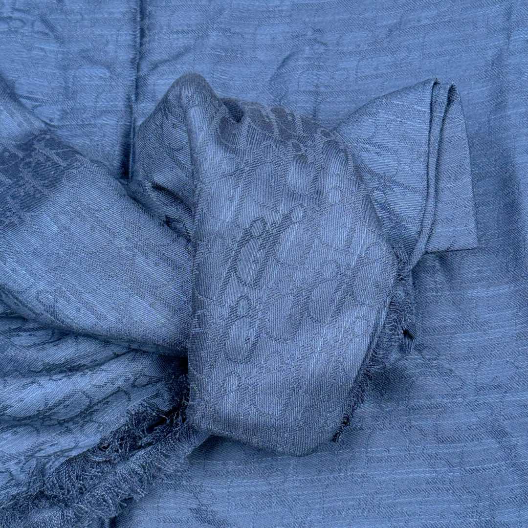 图片[7]-＃GD广顶 DIOR迪奥 双面设计羊绒绒线围巾男女同款情侣款 面料成本含羊毛 天蚕丝及山羊绒 质感特别柔软且亲肤 当然最具特色的还是满印的刺绣纹路 最后搭配宝蓝色系 说是特别好看一点都不为过 尺码：1.8×1.2M-选品中心