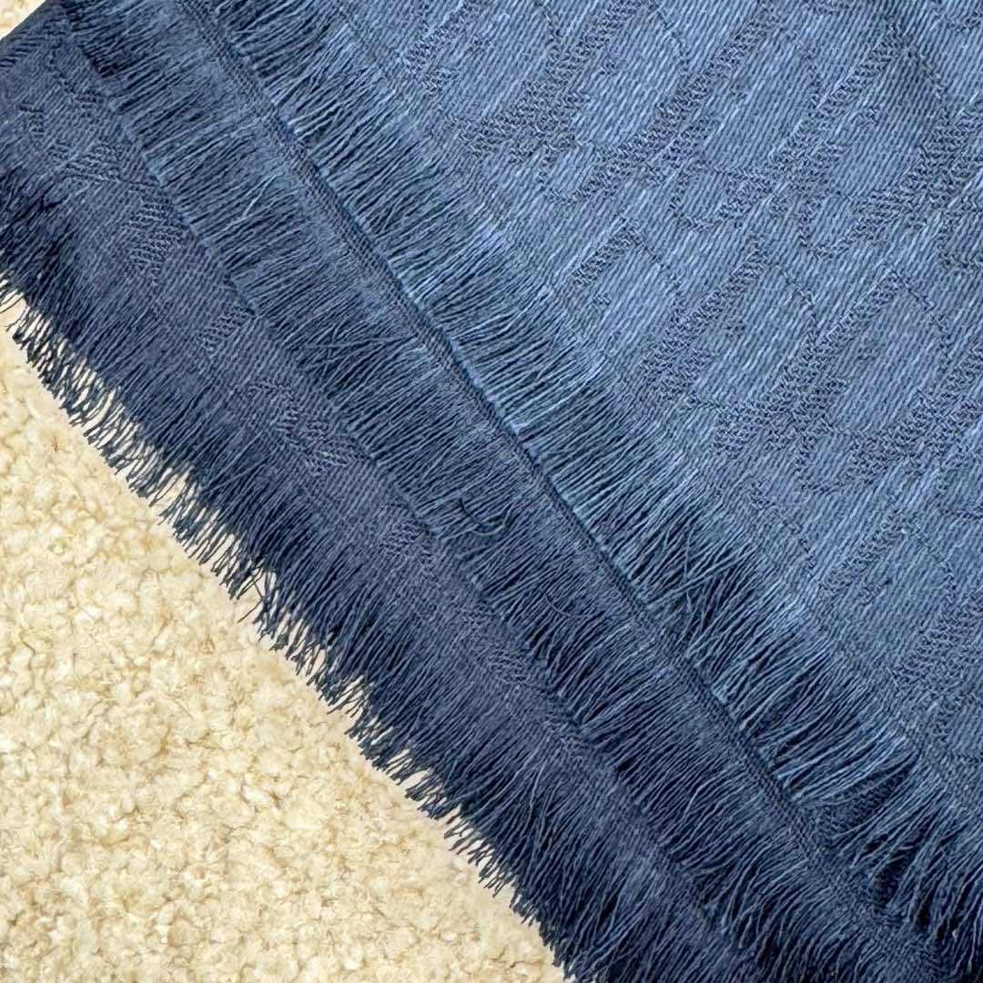 图片[8]-＃GD广顶 DIOR迪奥 双面设计羊绒绒线围巾男女同款情侣款 面料成本含羊毛 天蚕丝及山羊绒 质感特别柔软且亲肤 当然最具特色的还是满印的刺绣纹路 最后搭配宝蓝色系 说是特别好看一点都不为过 尺码：1.8×1.2M-选品中心