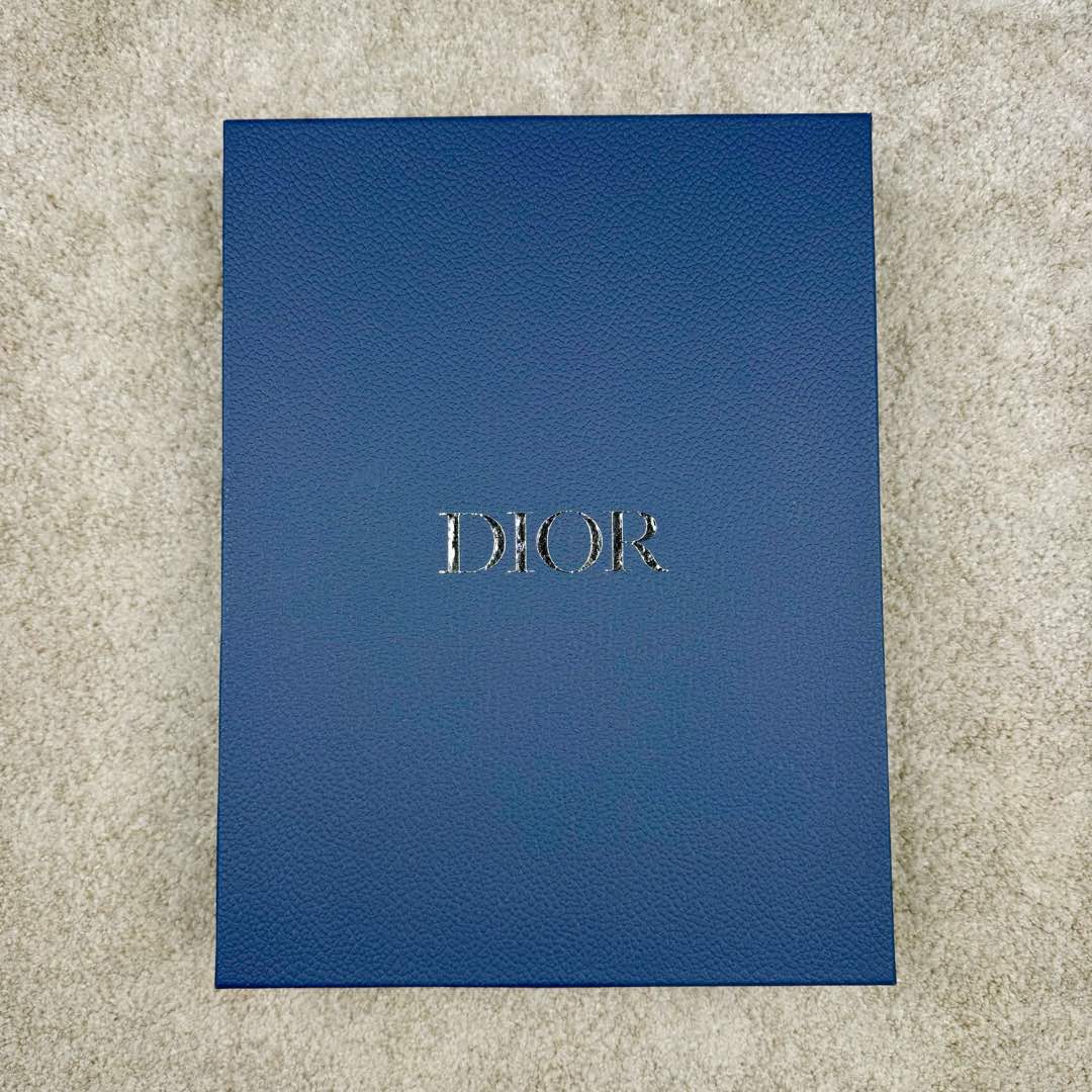 图片[10]-＃GD广顶 DIOR迪奥 双面设计羊绒绒线围巾男女同款情侣款 面料成本含羊毛 天蚕丝及山羊绒 质感特别柔软且亲肤 当然最具特色的还是满印的刺绣纹路 最后搭配宝蓝色系 说是特别好看一点都不为过 尺码：1.8×1.2M-选品中心