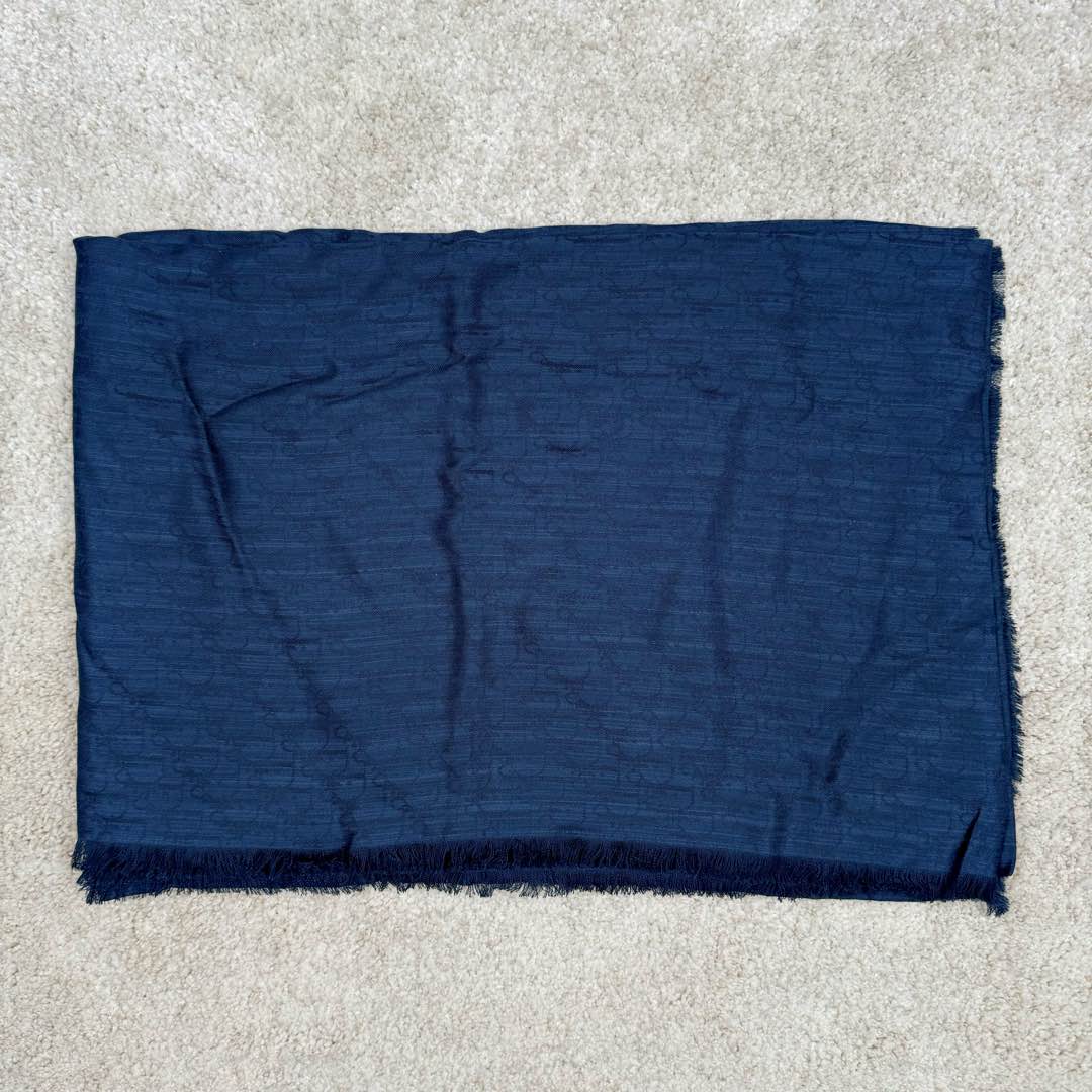 图片[3]-＃GD广顶 DIOR迪奥 双面设计羊绒绒线围巾男女同款情侣款 面料成本含羊毛 天蚕丝及山羊绒 质感特别柔软且亲肤 当然最具特色的还是满印的刺绣纹路 最后搭配宝蓝色系 说是特别好看一点都不为过 尺码：1.8×1.2M-选品中心