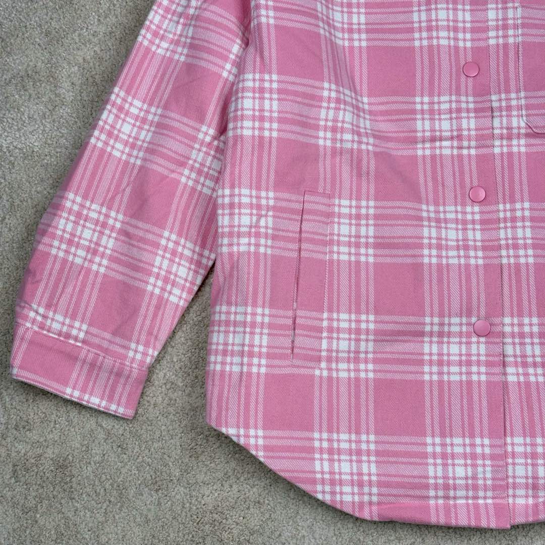 图片[6]-＃GD广顶 MIU MIU缪缪 FW22 格纹单排扣休闲衬衫式夹克 粉色权志龙张元英等明星多次上身 面料定织100%棉格纹面料 logo处材质采用定制梭织面料 整件衣服正面、后幅、下摆、侧缝、口袋全部对格做法 非常复杂废料 仅裁床就裁了七八次 内里填充300克90白鸭绒（假1赔10）里布采用铜氨纤维材质 原版版型原汁原味 尺码：38 40 42 44-选品中心
