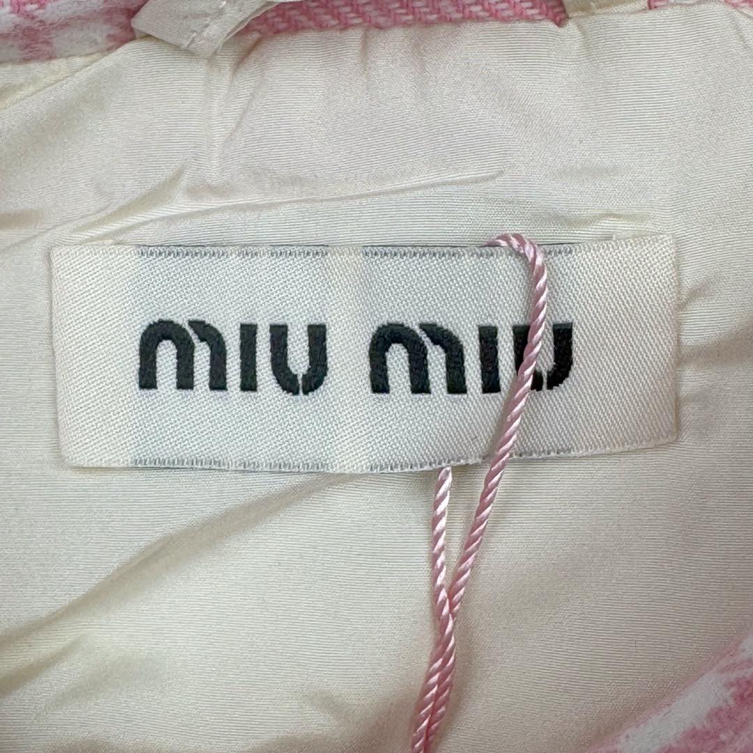图片[15]-＃GD广顶 MIU MIU缪缪 FW22 格纹单排扣休闲衬衫式夹克 粉色权志龙张元英等明星多次上身 面料定织100%棉格纹面料 logo处材质采用定制梭织面料 整件衣服正面、后幅、下摆、侧缝、口袋全部对格做法 非常复杂废料 仅裁床就裁了七八次 内里填充300克90白鸭绒（假1赔10）里布采用铜氨纤维材质 原版版型原汁原味 尺码：38 40 42 44-选品中心