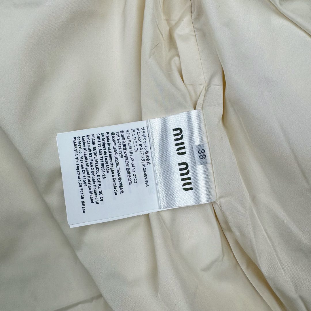 图片[12]-＃GD广顶 MIU MIU缪缪 FW22 格纹单排扣休闲衬衫式夹克 粉色权志龙张元英等明星多次上身 面料定织100%棉格纹面料 logo处材质采用定制梭织面料 整件衣服正面、后幅、下摆、侧缝、口袋全部对格做法 非常复杂废料 仅裁床就裁了七八次 内里填充300克90白鸭绒（假1赔10）里布采用铜氨纤维材质 原版版型原汁原味 尺码：38 40 42 44-选品中心