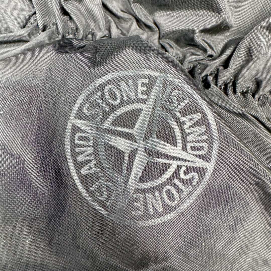图片[8]-＃GD广顶 STONE ISLAND 石头岛徽标标志手套男女同款情侣款 黑色 无张力小缸5000米定做的金属尼龙面料光泽度+褶皱+反光效果丝毫不比YB差 内里做PTFE防水透气膜，做到出色的防水效果 反面使用哑光超纤皮材质 耐磨舒适内里使用带绒的网格布 非常保暖 秋冬骑行+日常出行+滑雪都可以佩戴 2个尺码 手大的就XL 女生或者手小的就戴L-选品中心