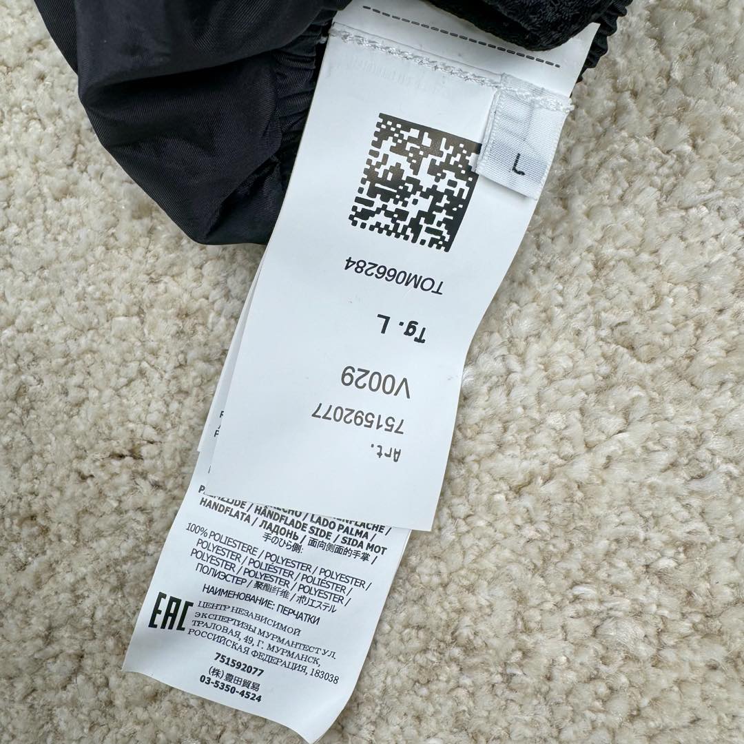 图片[10]-＃GD广顶 STONE ISLAND 石头岛徽标标志手套男女同款情侣款 黑色 无张力小缸5000米定做的金属尼龙面料光泽度+褶皱+反光效果丝毫不比YB差 内里做PTFE防水透气膜，做到出色的防水效果 反面使用哑光超纤皮材质 耐磨舒适内里使用带绒的网格布 非常保暖 秋冬骑行+日常出行+滑雪都可以佩戴 2个尺码 手大的就XL 女生或者手小的就戴L-选品中心