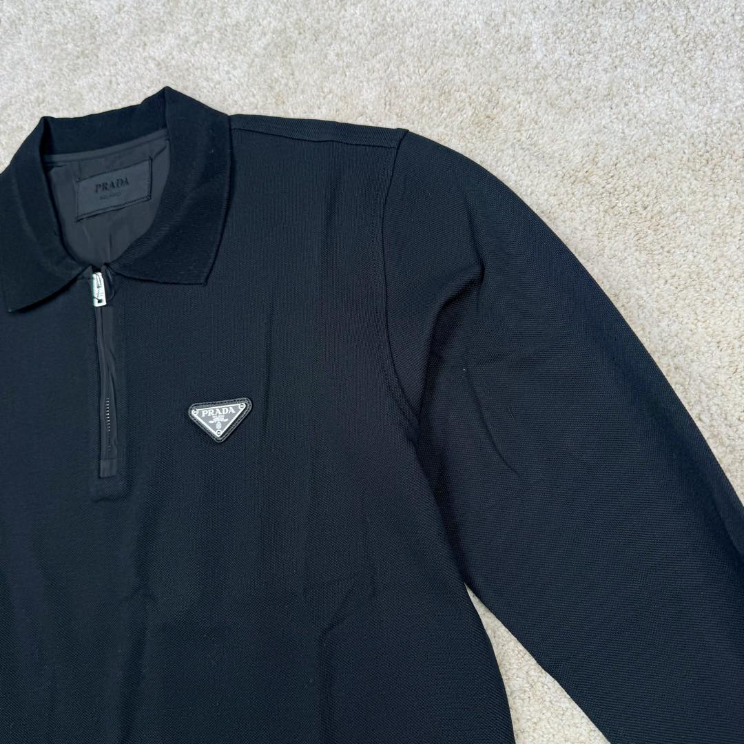 图片[9]-＃GD广顶 PRADA普拉达纯色Logo三角徽标宽松长袖Polo衫 黑色面料采用230克重定织珠地面料（现货纹路不同）面料非常昂贵原版是发青色的黑色牢度达到了欧盟标准4级（国内的标准为3级，婴幼儿才为4级，说明这是一款可以直接接触婴幼儿皮肤的面料）领口、袖口特种机定织一体成型，定制拉链，拉链内里全包股、三角标为全钢原厂三角标 三标辅料全部定制 尺码：S M L XL-选品中心