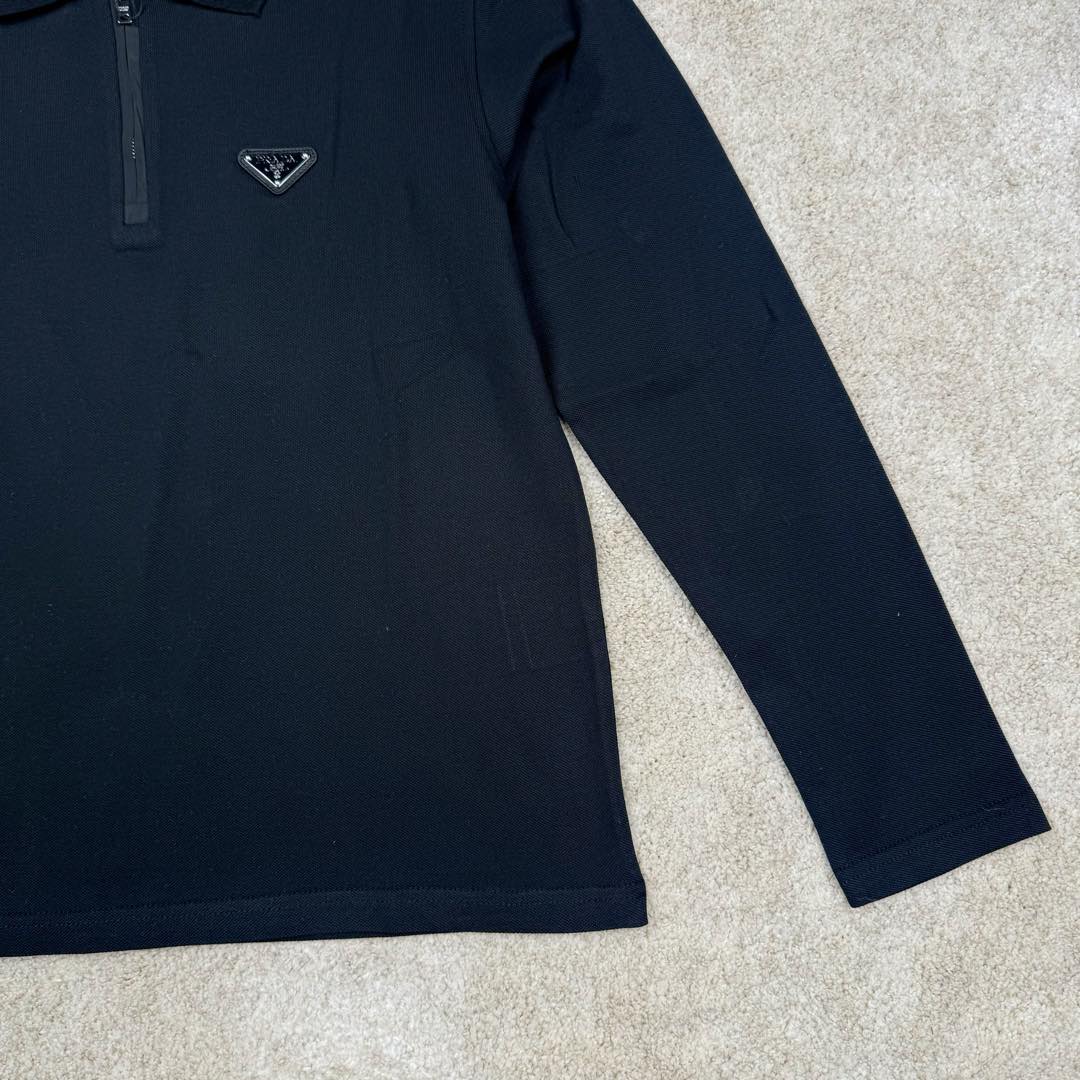图片[7]-＃GD广顶 PRADA普拉达纯色Logo三角徽标宽松长袖Polo衫 黑色面料采用230克重定织珠地面料（现货纹路不同）面料非常昂贵原版是发青色的黑色牢度达到了欧盟标准4级（国内的标准为3级，婴幼儿才为4级，说明这是一款可以直接接触婴幼儿皮肤的面料）领口、袖口特种机定织一体成型，定制拉链，拉链内里全包股、三角标为全钢原厂三角标 三标辅料全部定制 尺码：S M L XL-选品中心
