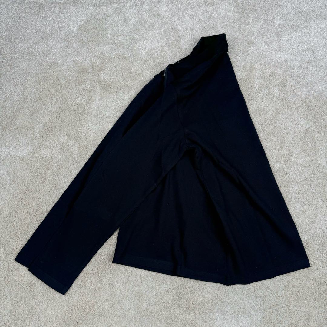 图片[4]-＃GD广顶 PRADA普拉达纯色Logo三角徽标宽松长袖Polo衫 黑色面料采用230克重定织珠地面料（现货纹路不同）面料非常昂贵原版是发青色的黑色牢度达到了欧盟标准4级（国内的标准为3级，婴幼儿才为4级，说明这是一款可以直接接触婴幼儿皮肤的面料）领口、袖口特种机定织一体成型，定制拉链，拉链内里全包股、三角标为全钢原厂三角标 三标辅料全部定制 尺码：S M L XL-选品中心