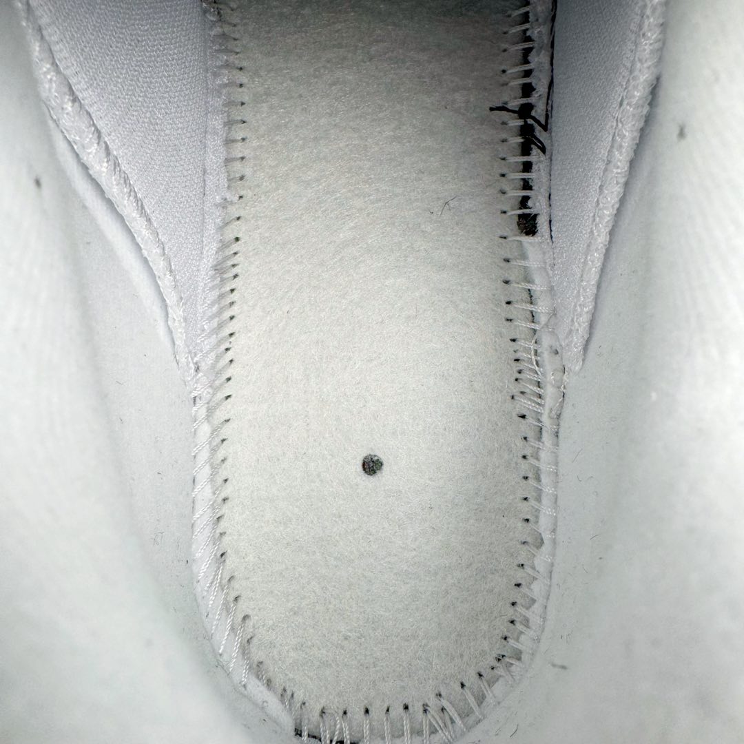 图片[10]-＃GX纯原 NK Air Max 95 复古减震气垫跑鞋 黑绿 CT1689-001 经典重温 外单专供大厂出品 品质稳定 一百余色 终端操作 鞋款设计灵感源于人体构造 中底设计基于人体的脊柱构造 是整体设计的核心 尼龙孔眼代表了肋骨 而分层式面板和网眼象征着肌肉纤维和肉体组织 Air Max 95采用了两个独立的吹塑成型的Air-Sole单元 并首次在前掌使用可视化气垫设计 Swoosh logo夜当作一个 点符号放在了鞋子的后帮位置 20年的发展让 AIR MAX 95有了不同的故事 20年后再度面向世人的时候 焕然一新的面貌 让人有了另外一种清新脱俗的感觉 尺码：40 40.5 41 42 42.5 43 44 44.5 45 45.5 46 47.5 48.5-选品中心