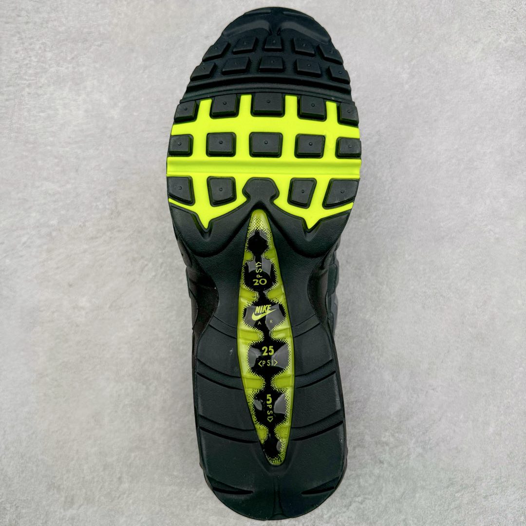 图片[9]-＃GX纯原 NK Air Max 95 复古减震气垫跑鞋 黑绿 CT1689-001 经典重温 外单专供大厂出品 品质稳定 一百余色 终端操作 鞋款设计灵感源于人体构造 中底设计基于人体的脊柱构造 是整体设计的核心 尼龙孔眼代表了肋骨 而分层式面板和网眼象征着肌肉纤维和肉体组织 Air Max 95采用了两个独立的吹塑成型的Air-Sole单元 并首次在前掌使用可视化气垫设计 Swoosh logo夜当作一个 点符号放在了鞋子的后帮位置 20年的发展让 AIR MAX 95有了不同的故事 20年后再度面向世人的时候 焕然一新的面貌 让人有了另外一种清新脱俗的感觉 尺码：40 40.5 41 42 42.5 43 44 44.5 45 45.5 46 47.5 48.5-选品中心
