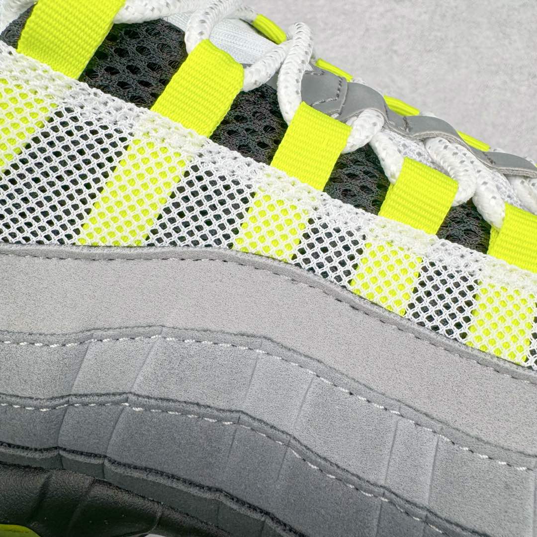图片[14]-＃GX纯原 NK Air Max 95 复古减震气垫跑鞋 黑绿 CT1689-001 经典重温 外单专供大厂出品 品质稳定 一百余色 终端操作 鞋款设计灵感源于人体构造 中底设计基于人体的脊柱构造 是整体设计的核心 尼龙孔眼代表了肋骨 而分层式面板和网眼象征着肌肉纤维和肉体组织 Air Max 95采用了两个独立的吹塑成型的Air-Sole单元 并首次在前掌使用可视化气垫设计 Swoosh logo夜当作一个 点符号放在了鞋子的后帮位置 20年的发展让 AIR MAX 95有了不同的故事 20年后再度面向世人的时候 焕然一新的面貌 让人有了另外一种清新脱俗的感觉 尺码：40 40.5 41 42 42.5 43 44 44.5 45 45.5 46 47.5 48.5-选品中心