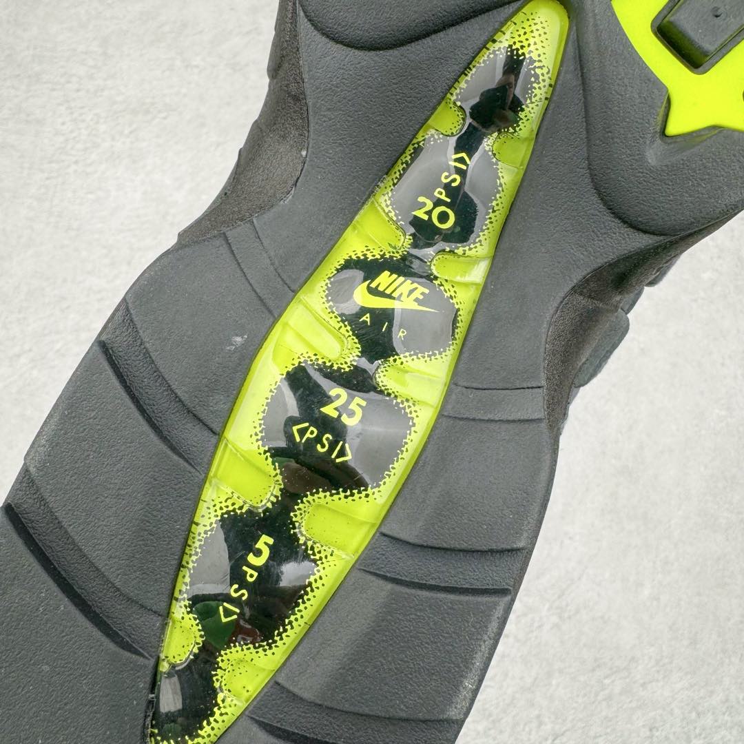 图片[19]-＃GX纯原 NK Air Max 95 复古减震气垫跑鞋 黑绿 CT1689-001 经典重温 外单专供大厂出品 品质稳定 一百余色 终端操作 鞋款设计灵感源于人体构造 中底设计基于人体的脊柱构造 是整体设计的核心 尼龙孔眼代表了肋骨 而分层式面板和网眼象征着肌肉纤维和肉体组织 Air Max 95采用了两个独立的吹塑成型的Air-Sole单元 并首次在前掌使用可视化气垫设计 Swoosh logo夜当作一个 点符号放在了鞋子的后帮位置 20年的发展让 AIR MAX 95有了不同的故事 20年后再度面向世人的时候 焕然一新的面貌 让人有了另外一种清新脱俗的感觉 尺码：40 40.5 41 42 42.5 43 44 44.5 45 45.5 46 47.5 48.5-选品中心