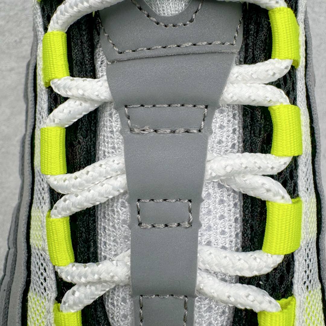 图片[13]-＃GX纯原 NK Air Max 95 复古减震气垫跑鞋 黑绿 CT1689-001 经典重温 外单专供大厂出品 品质稳定 一百余色 终端操作 鞋款设计灵感源于人体构造 中底设计基于人体的脊柱构造 是整体设计的核心 尼龙孔眼代表了肋骨 而分层式面板和网眼象征着肌肉纤维和肉体组织 Air Max 95采用了两个独立的吹塑成型的Air-Sole单元 并首次在前掌使用可视化气垫设计 Swoosh logo夜当作一个 点符号放在了鞋子的后帮位置 20年的发展让 AIR MAX 95有了不同的故事 20年后再度面向世人的时候 焕然一新的面貌 让人有了另外一种清新脱俗的感觉 尺码：40 40.5 41 42 42.5 43 44 44.5 45 45.5 46 47.5 48.5-选品中心
