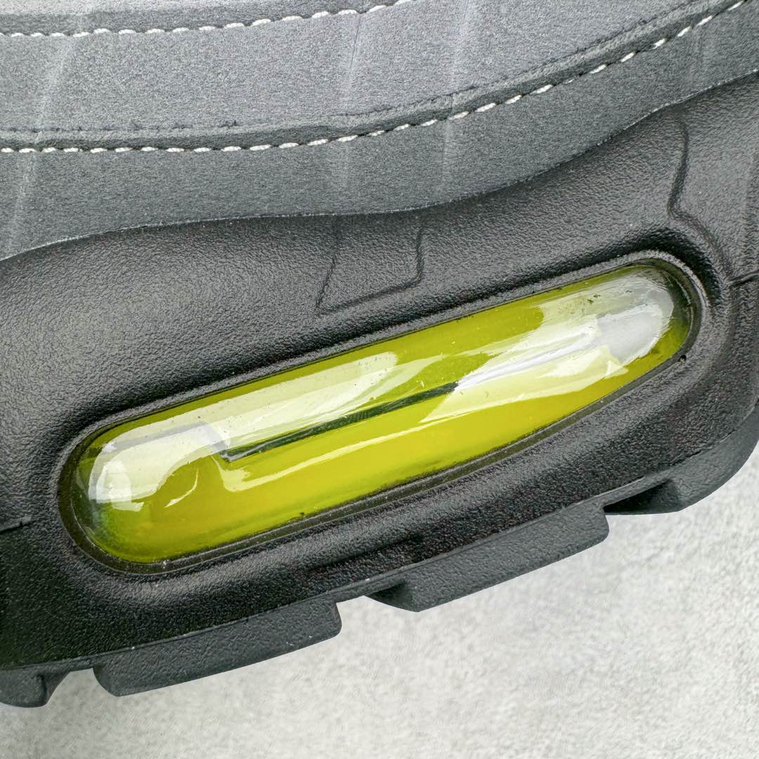 图片[18]-＃GX纯原 NK Air Max 95 复古减震气垫跑鞋 黑绿 CT1689-001 经典重温 外单专供大厂出品 品质稳定 一百余色 终端操作 鞋款设计灵感源于人体构造 中底设计基于人体的脊柱构造 是整体设计的核心 尼龙孔眼代表了肋骨 而分层式面板和网眼象征着肌肉纤维和肉体组织 Air Max 95采用了两个独立的吹塑成型的Air-Sole单元 并首次在前掌使用可视化气垫设计 Swoosh logo夜当作一个 点符号放在了鞋子的后帮位置 20年的发展让 AIR MAX 95有了不同的故事 20年后再度面向世人的时候 焕然一新的面貌 让人有了另外一种清新脱俗的感觉 尺码：40 40.5 41 42 42.5 43 44 44.5 45 45.5 46 47.5 48.5-选品中心