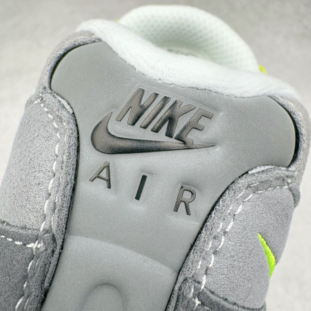 图片[16]-＃GX纯原 NK Air Max 95 复古减震气垫跑鞋 黑绿 CT1689-001 经典重温 外单专供大厂出品 品质稳定 一百余色 终端操作 鞋款设计灵感源于人体构造 中底设计基于人体的脊柱构造 是整体设计的核心 尼龙孔眼代表了肋骨 而分层式面板和网眼象征着肌肉纤维和肉体组织 Air Max 95采用了两个独立的吹塑成型的Air-Sole单元 并首次在前掌使用可视化气垫设计 Swoosh logo夜当作一个 点符号放在了鞋子的后帮位置 20年的发展让 AIR MAX 95有了不同的故事 20年后再度面向世人的时候 焕然一新的面貌 让人有了另外一种清新脱俗的感觉 尺码：40 40.5 41 42 42.5 43 44 44.5 45 45.5 46 47.5 48.5-选品中心