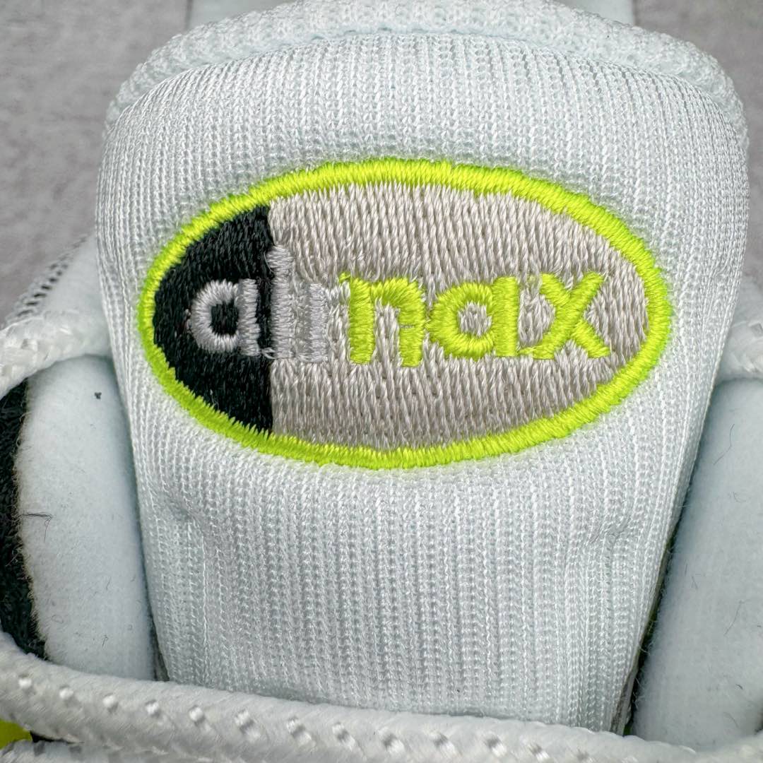 图片[12]-＃GX纯原 NK Air Max 95 复古减震气垫跑鞋 黑绿 CT1689-001 经典重温 外单专供大厂出品 品质稳定 一百余色 终端操作 鞋款设计灵感源于人体构造 中底设计基于人体的脊柱构造 是整体设计的核心 尼龙孔眼代表了肋骨 而分层式面板和网眼象征着肌肉纤维和肉体组织 Air Max 95采用了两个独立的吹塑成型的Air-Sole单元 并首次在前掌使用可视化气垫设计 Swoosh logo夜当作一个 点符号放在了鞋子的后帮位置 20年的发展让 AIR MAX 95有了不同的故事 20年后再度面向世人的时候 焕然一新的面貌 让人有了另外一种清新脱俗的感觉 尺码：40 40.5 41 42 42.5 43 44 44.5 45 45.5 46 47.5 48.5-选品中心