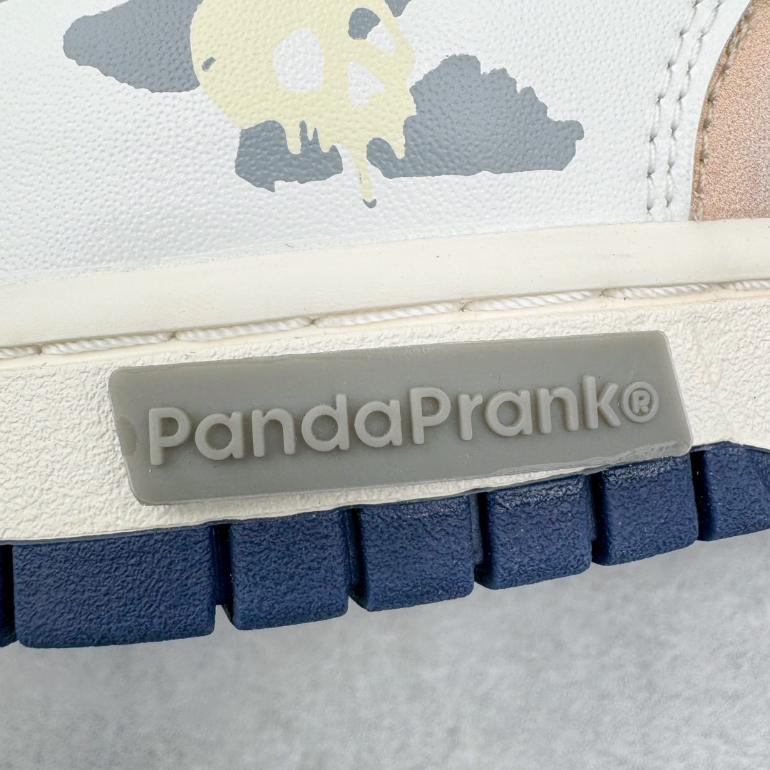 图片[17]-＃YC纯原 NK Dunk Low 拓荒骑士 无人区 FQ8826-100 定制系列天花板 无原鞋不开发 全系列得物原鞋一比一校对开发 配色持续更新中 终端对接 优势输出 全套原厂楦头原纸板数据档案倾力打造 原汁原味莞产 极致还原 圈内最强针车工艺 高端零售指定版 广东原厂配套原盒原标 鞋盒分三个尺码段 原厂冲刀 超高清洁度 全鞋零毛边皮料切割 采用原厂百宏鞋带以及原厂百宏织唛舌标 内标可供原厂几率过验 进口原装条纹中底布 四线拉帮白色点胶 原厂拉帮手法遵循公司 原厂电绣 极致还原 尺码：36 36.5 37.5 38 38.5 39 40 40.5 41 42 42.5 43 44 44.5 45 46-选品中心