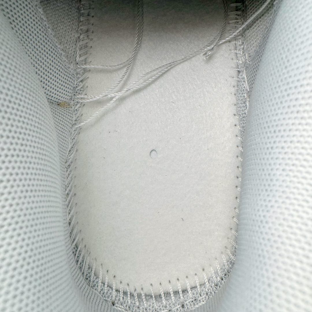 图片[10]-＃YC纯原 NK Dunk Low 拓荒骑士 无人区 FQ8826-100 定制系列天花板 无原鞋不开发 全系列得物原鞋一比一校对开发 配色持续更新中 终端对接 优势输出 全套原厂楦头原纸板数据档案倾力打造 原汁原味莞产 极致还原 圈内最强针车工艺 高端零售指定版 广东原厂配套原盒原标 鞋盒分三个尺码段 原厂冲刀 超高清洁度 全鞋零毛边皮料切割 采用原厂百宏鞋带以及原厂百宏织唛舌标 内标可供原厂几率过验 进口原装条纹中底布 四线拉帮白色点胶 原厂拉帮手法遵循公司 原厂电绣 极致还原 尺码：36 36.5 37.5 38 38.5 39 40 40.5 41 42 42.5 43 44 44.5 45 46-选品中心